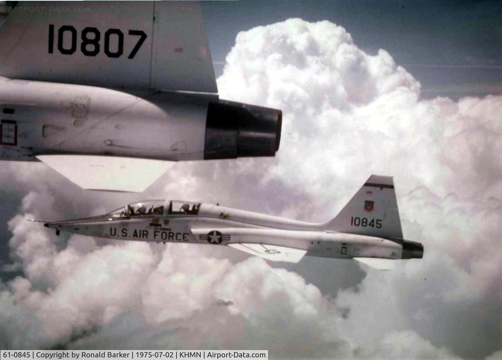 61-0845, 1961 Northrop T-38A-40-NO C/N N5211, Formation flying with the 465 TFTS Holloman