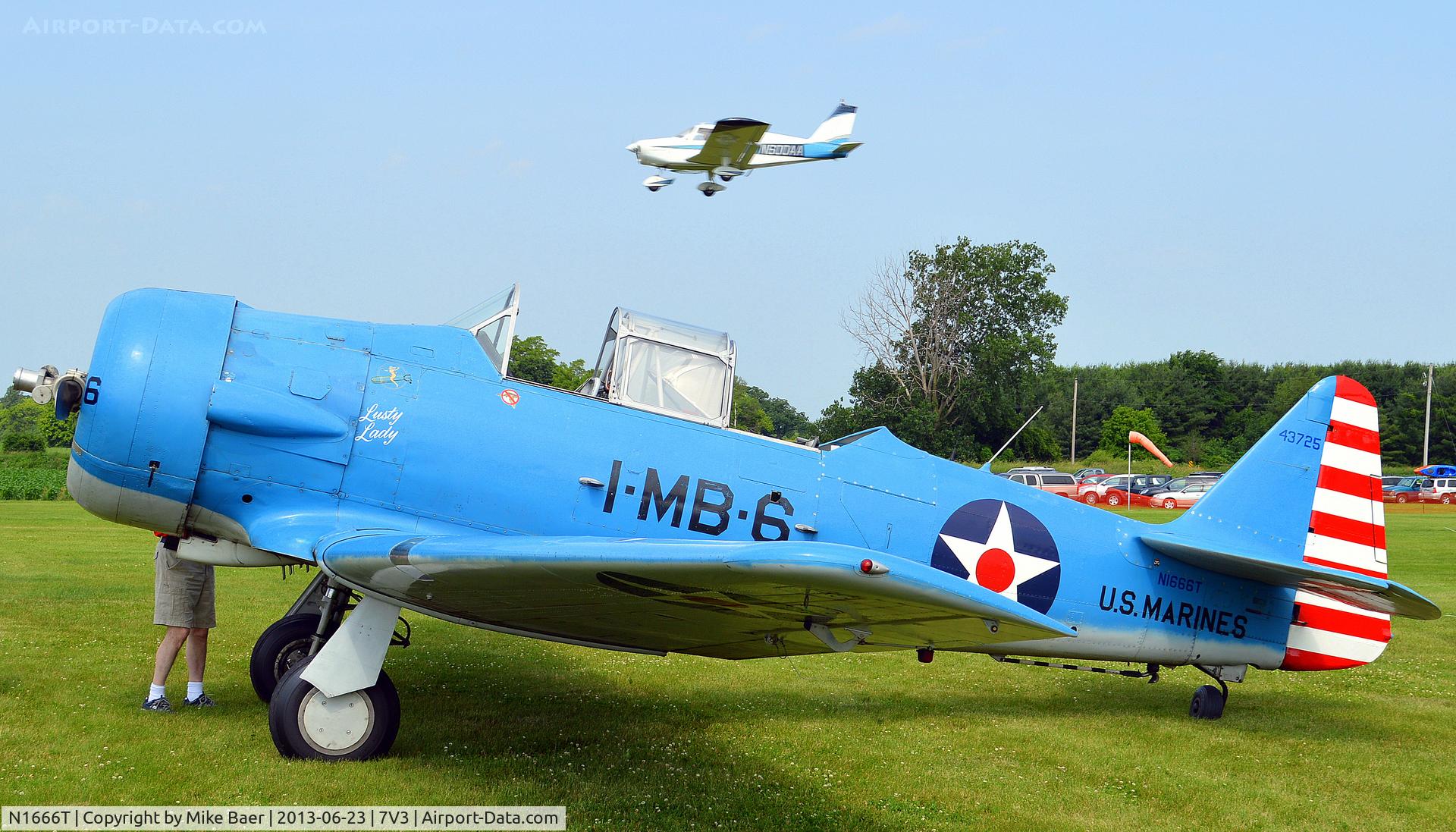 N1666T, North American SNJ-5B Texan C/N 43725, N1666T @ 7V3