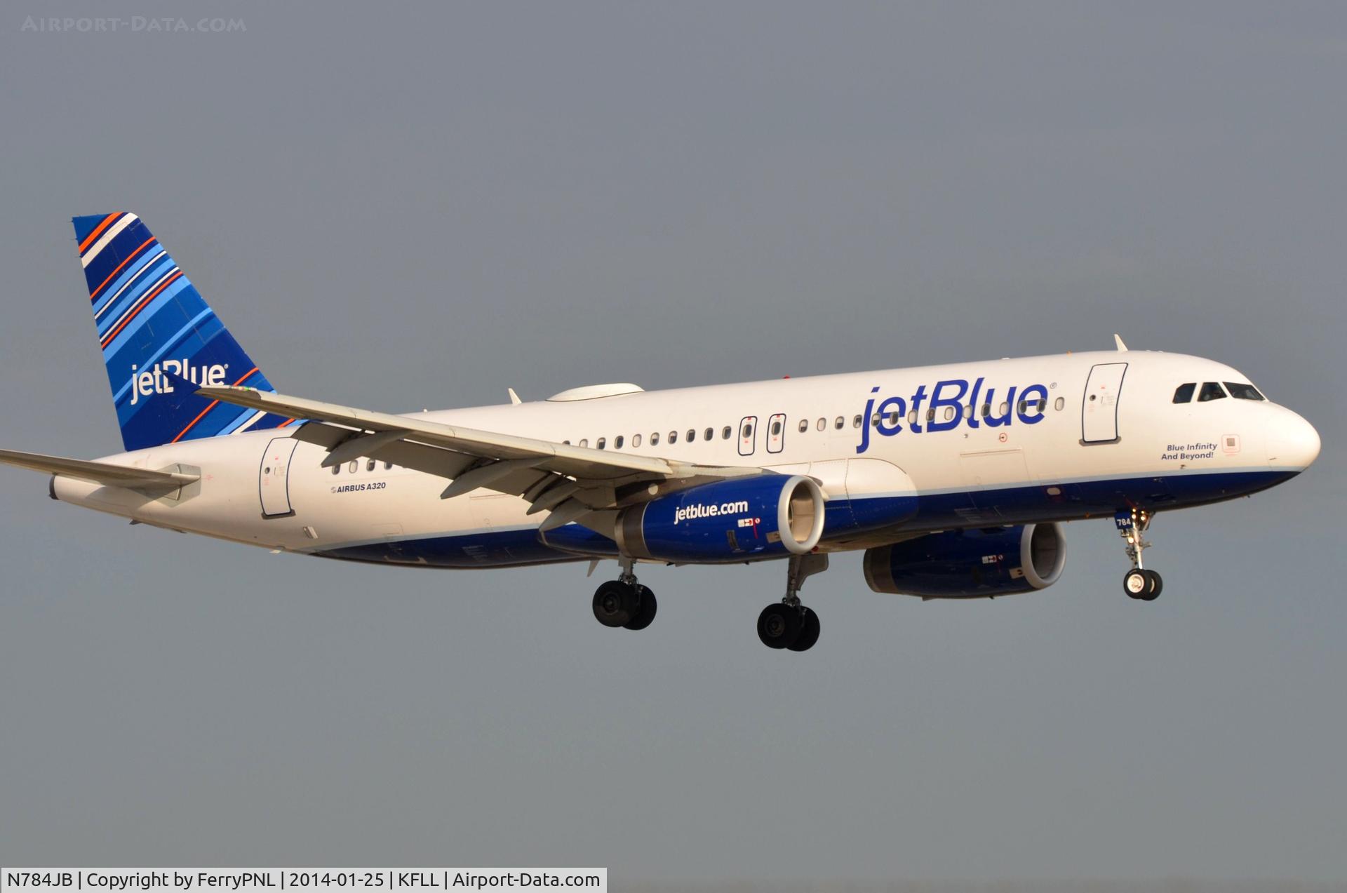 N784JB, 2010 Airbus A320-232 C/N 4578, JetBlue A320 landing