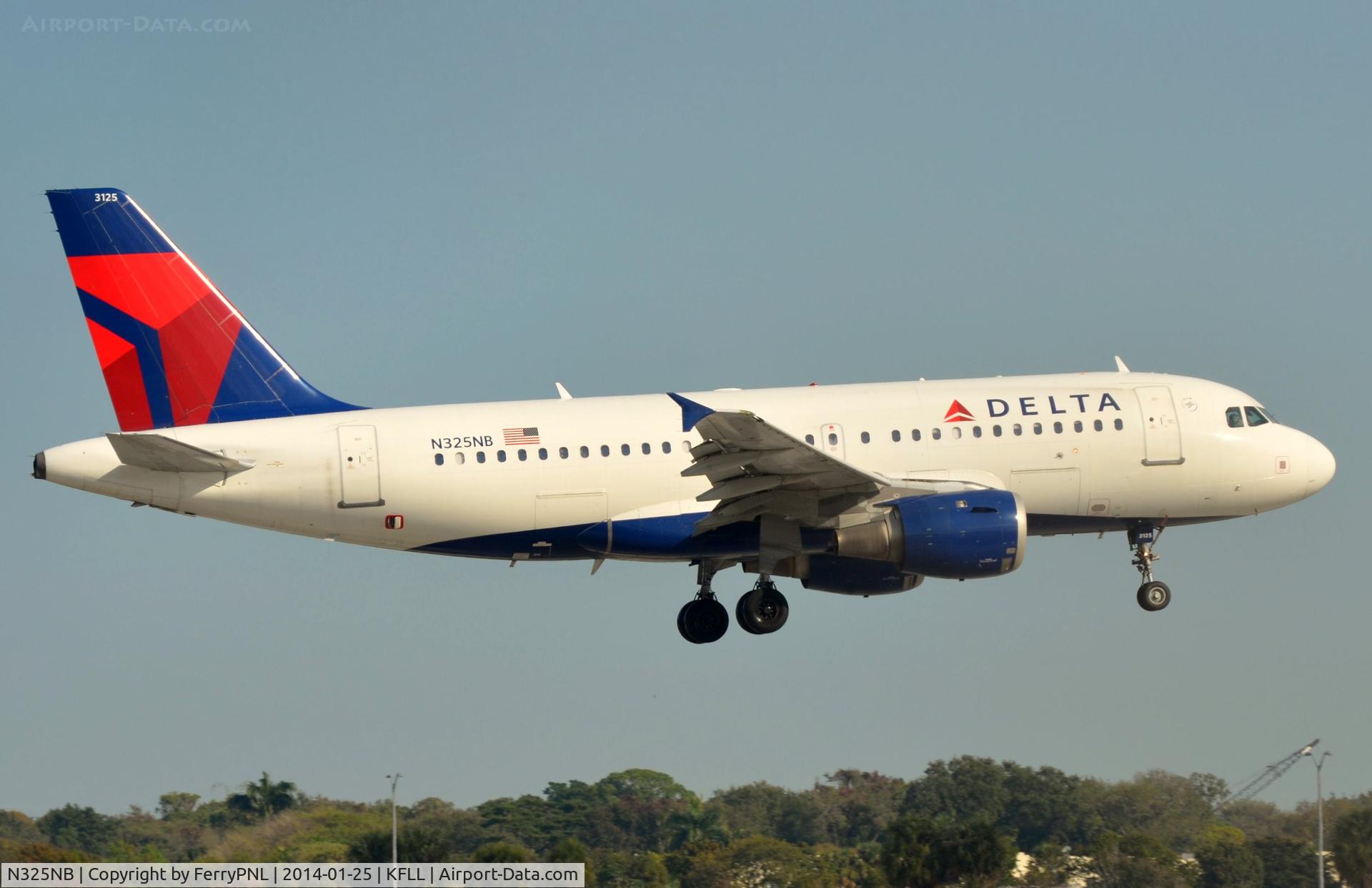 N325NB, 2001 Airbus A319-114 C/N 1483, Delta Airbus A319 landing