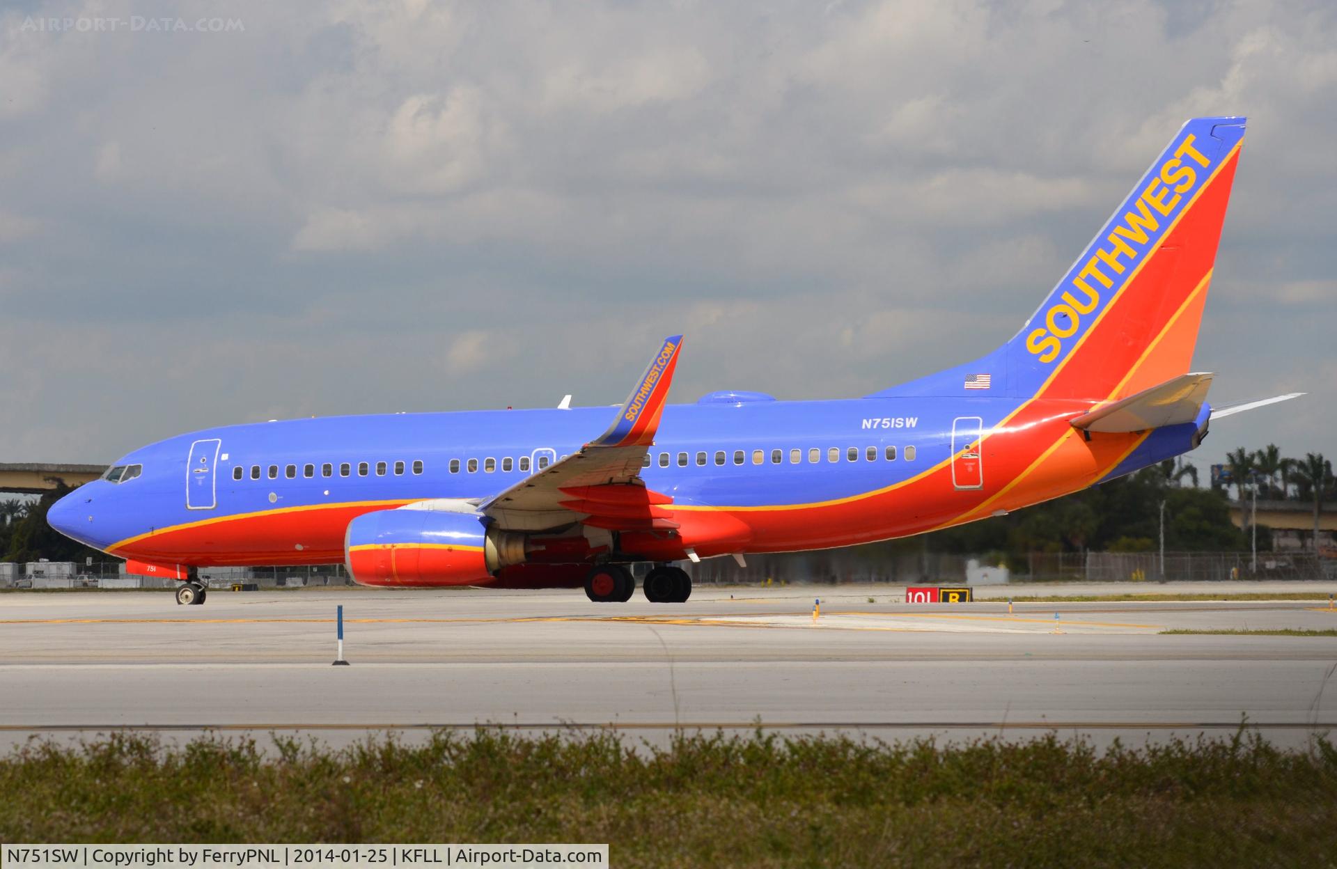 N751SW, 1999 Boeing 737-7H4 C/N 29803, Southwest B737 about to depart.