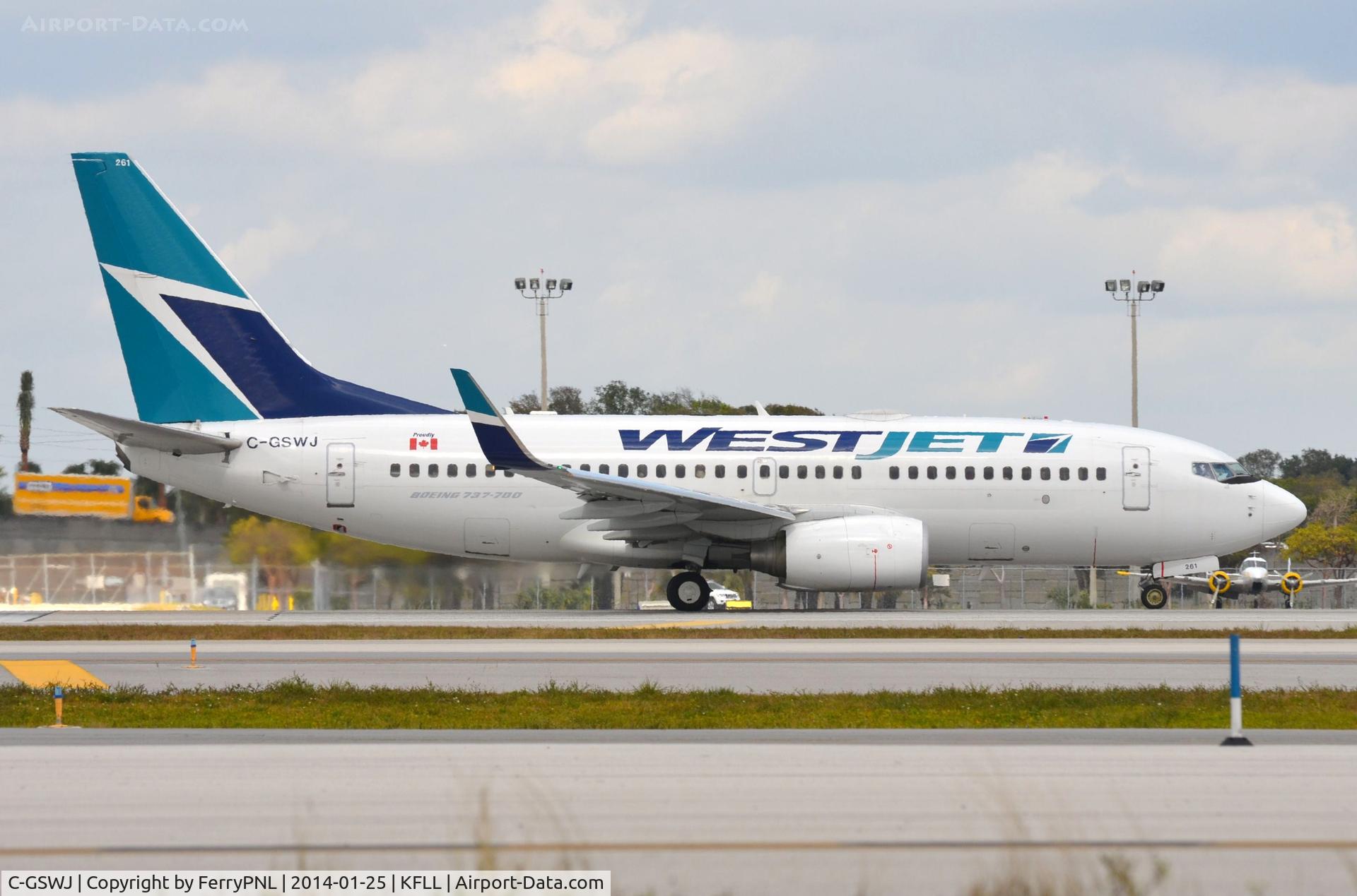 C-GSWJ, 2010 Boeing 737-7CT C/N 37423, Westjet B737 taking-off