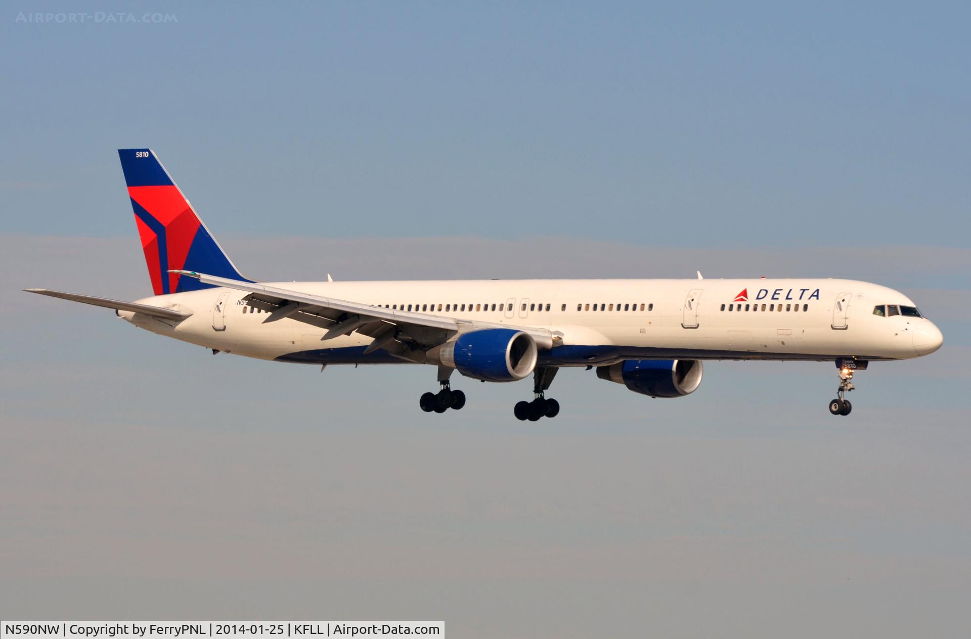 N590NW, 2003 Boeing 757-351 C/N 32990, The long version of the B757.
