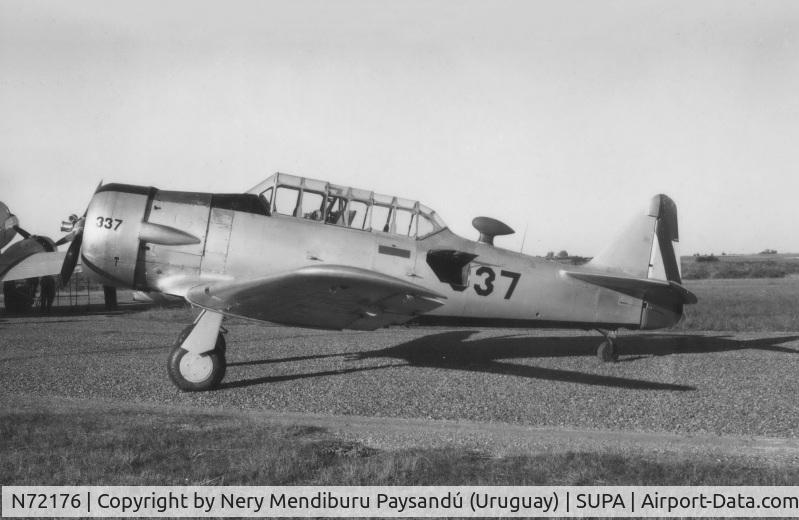 N72176, 1942 North American AT-6D C/N 42-44495, T-6 337 Uruguayan Air Force (Uruguay) in early 60´in Paysandú
