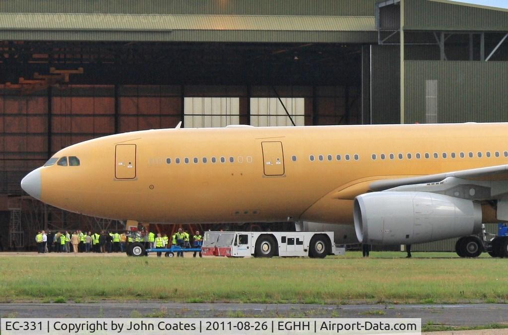 EC-331, 2011 Airbus KC2 Voyager (A330-243MRTT) C/N 1248, The Cobham guys get a closeup view of their new arrival