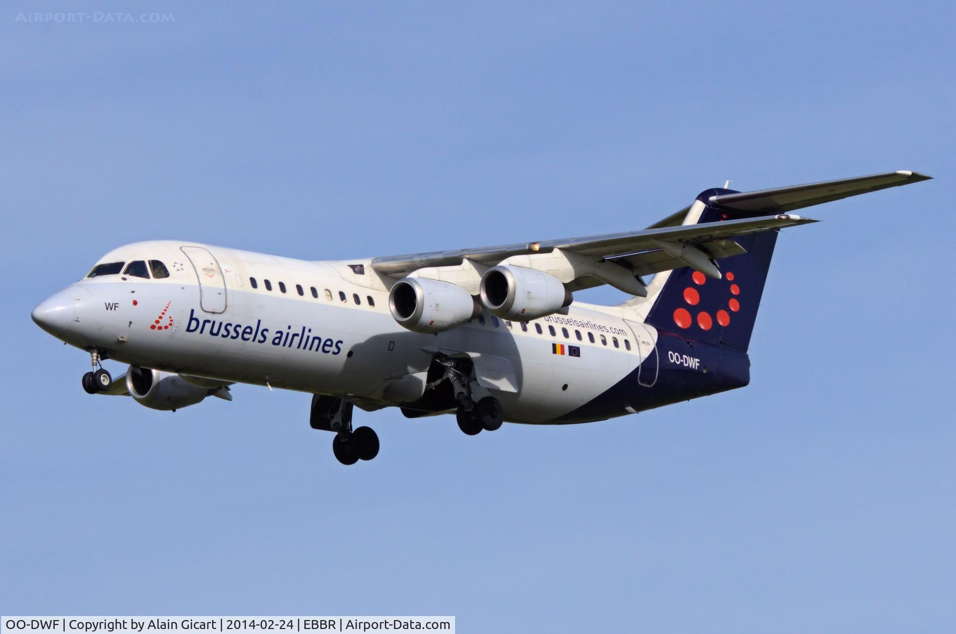 OO-DWF, 1998 British Aerospace Avro 146-RJ100 C/N E3332, Landing