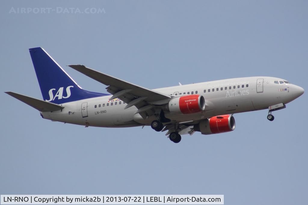 LN-RNO, 1999 Boeing 737-783 C/N 28316, Landing. Scrapped in march 2020.