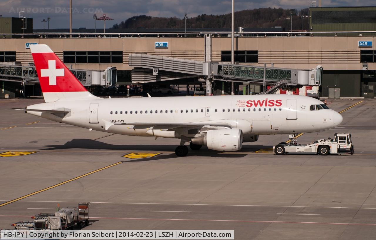 HB-IPY, 1996 Airbus A319-112 C/N 621, push back