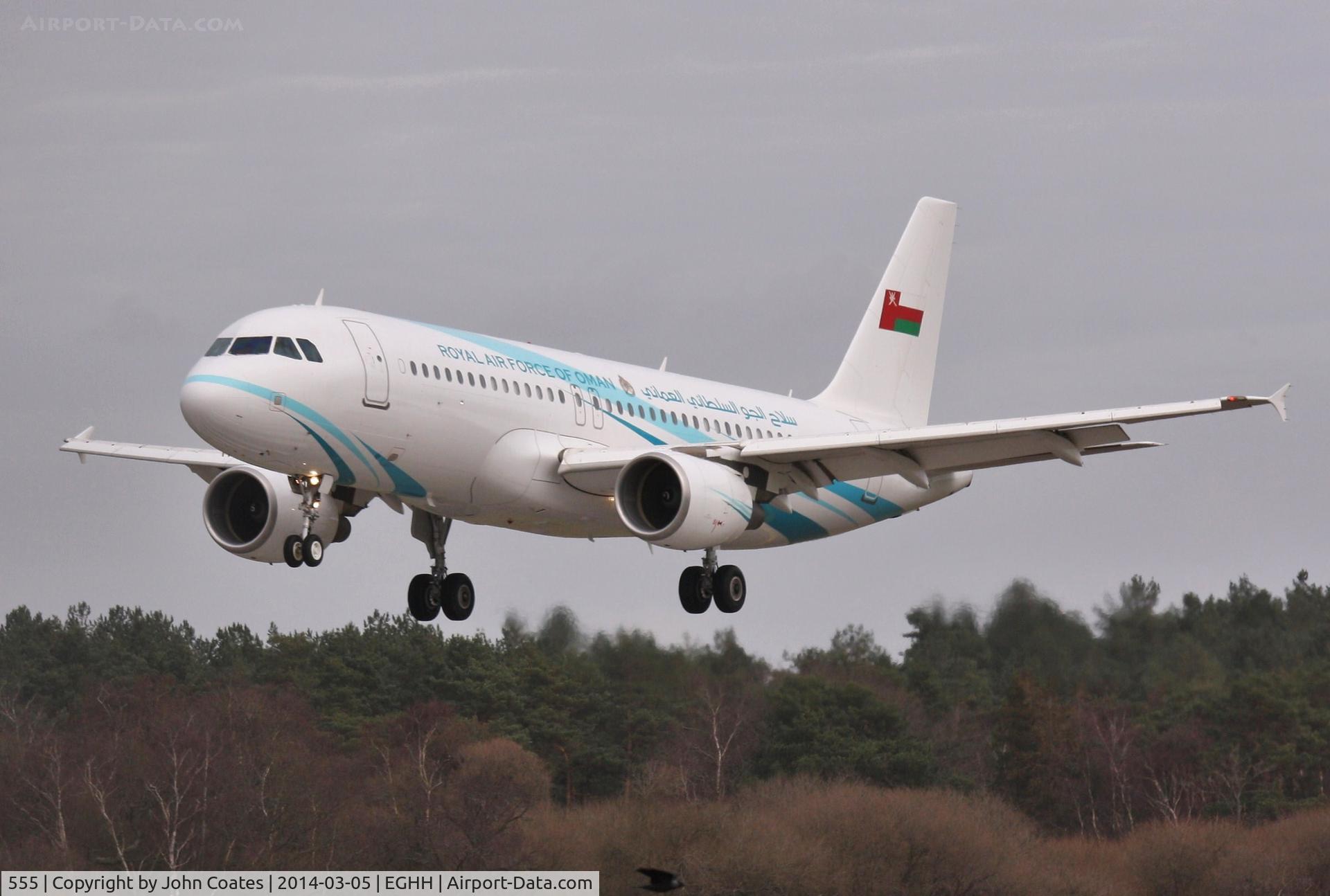 555, 2009 Airbus ACJ320 (A320-214/CJ) C/N 4117, On approach to 26
