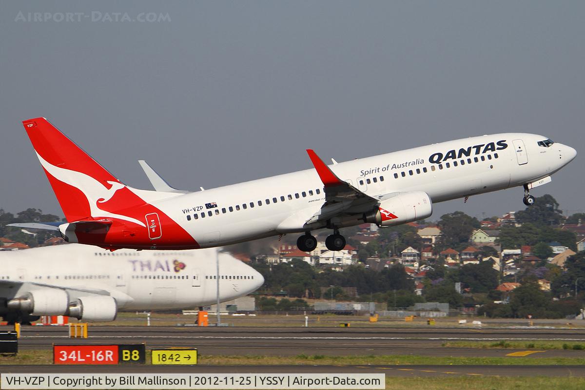 VH-VZP, 2011 Boeing 737-838 C/N 39362, away from 34L