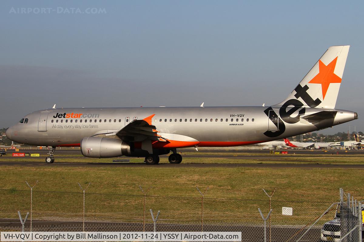 VH-VQV, 2004 Airbus A320-232 C/N 2338, taxiing to 34R