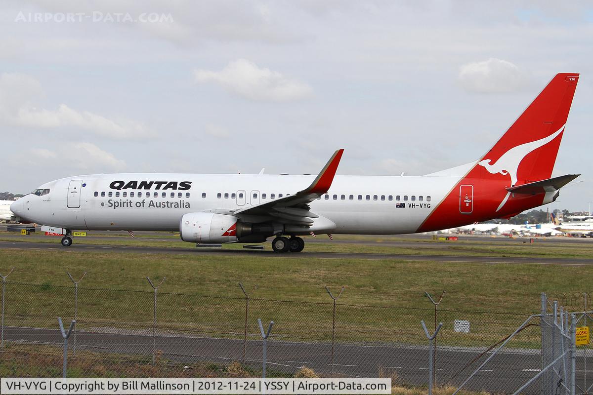 VH-VYG, 2005 Boeing 737-838 C/N 33995, taxiing to 16L
