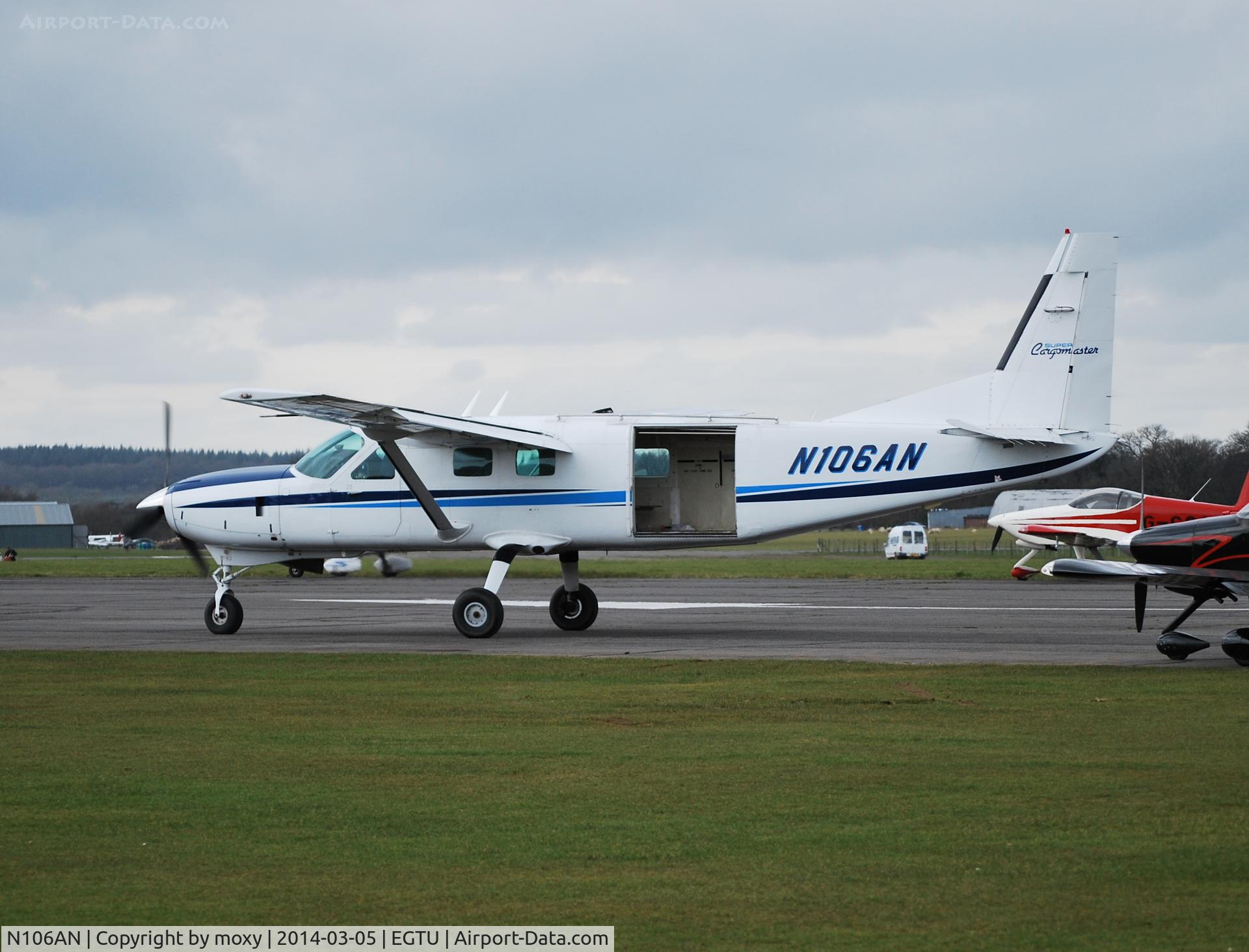 N106AN, 2002 Cessna 208B Super Cargomaster C/N 208B0917, Cessna 208B Caravan at Dunkeswell.