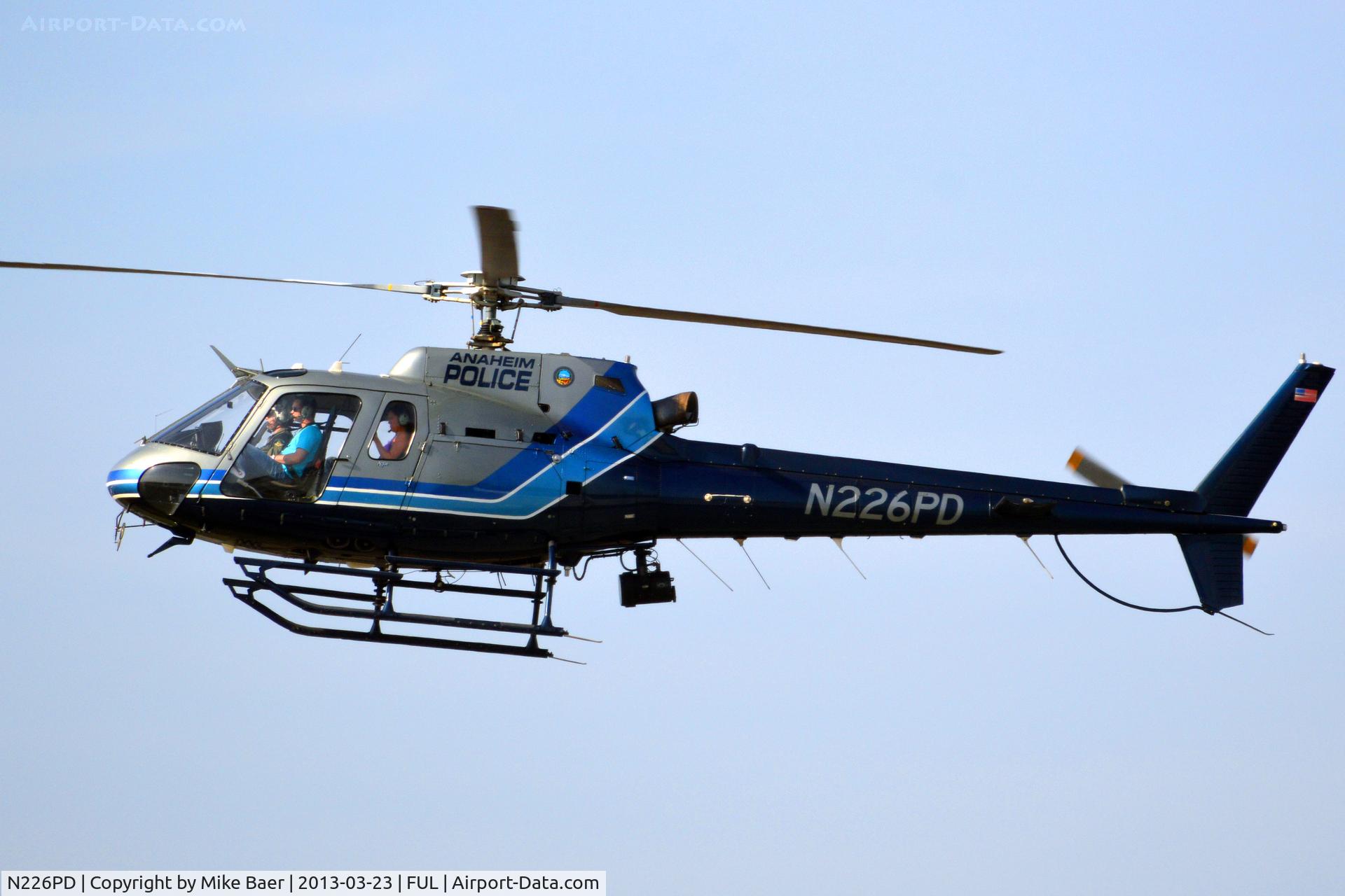 N226PD, 2004 Eurocopter AS-350B-2 Ecureuil C/N 3879, N226PD @ FUL