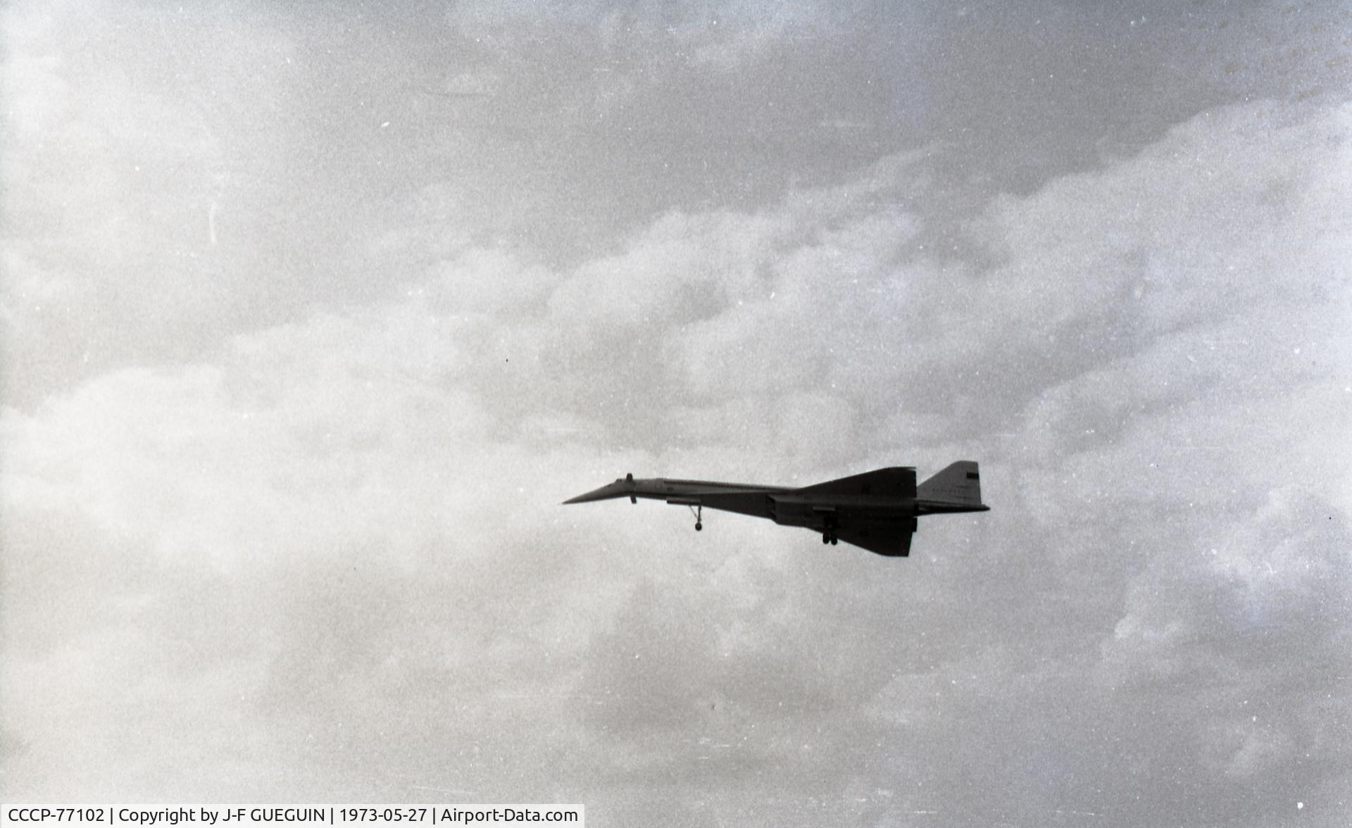 CCCP-77102, 1972 Tupolev Tu-144 C/N 01-2, At Paris-Le Bourget Airshow 1973 during its first in-flight show ; its second show a week later will be fatal.