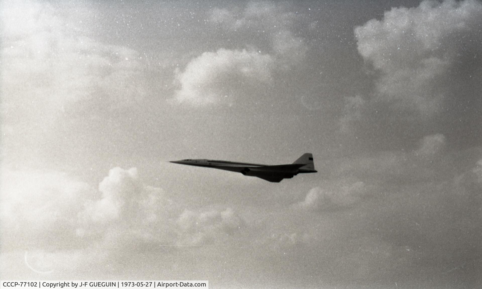 CCCP-77102, 1972 Tupolev Tu-144 C/N 01-2, At Paris-Le Bourget Airshow 1973 ; it will crash a week later.