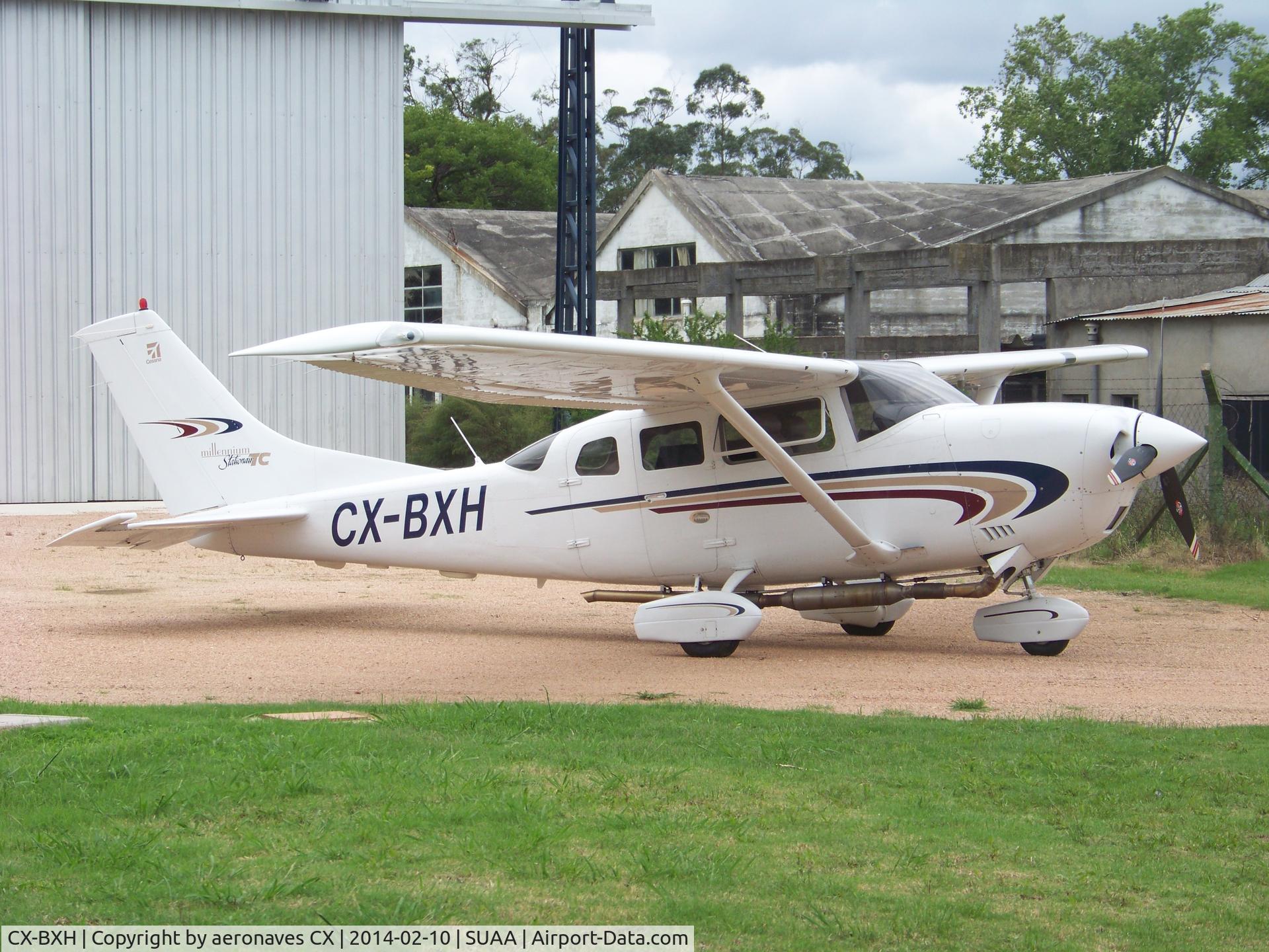 CX-BXH, 2000 Cessna T206H Turbo Stationair C/N T20608224, En Aeropuerto Angel S. Adami, usado para fotografía aérea.