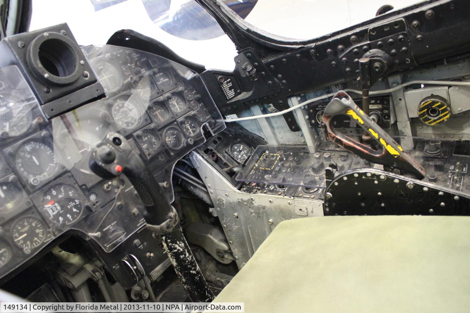 149134, Vought F-8H Crusader C/N 978, F-8H Cockpit