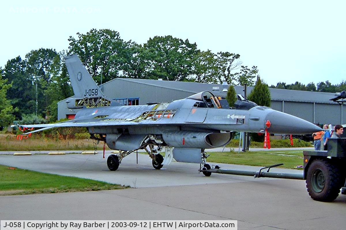 J-058, General Dynamics F-16AM Fighting Falcon C/N 6D-141, General Dynamics F-16AM Fighting Falcon [6D-141] (Royal Netherlands Air Force) Twenthe~PH 12/09/2003