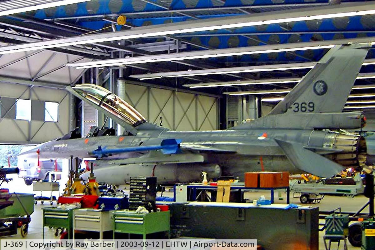 J-369, 1987 Fokker F-16B Fighting Falcon C/N 6E-32, General Dynamics F-16BM Fighting Falcon [6E-32] (Royal Netherlands Air Force) Twenthe~PH 12/09/2003