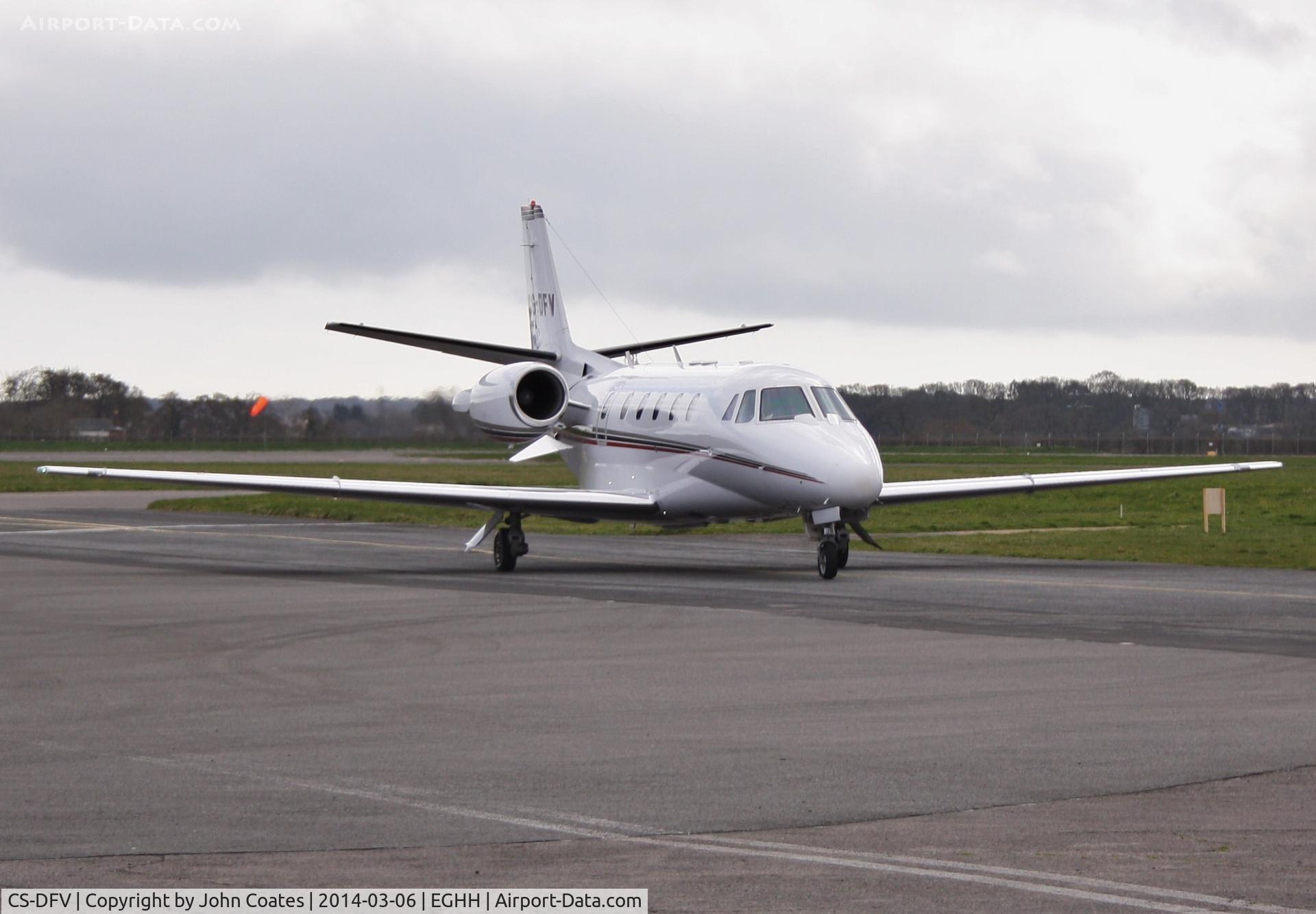 CS-DFV, 2004 Cessna 560XL Citation Excel C/N 560-5543, Arriving at Signatures
