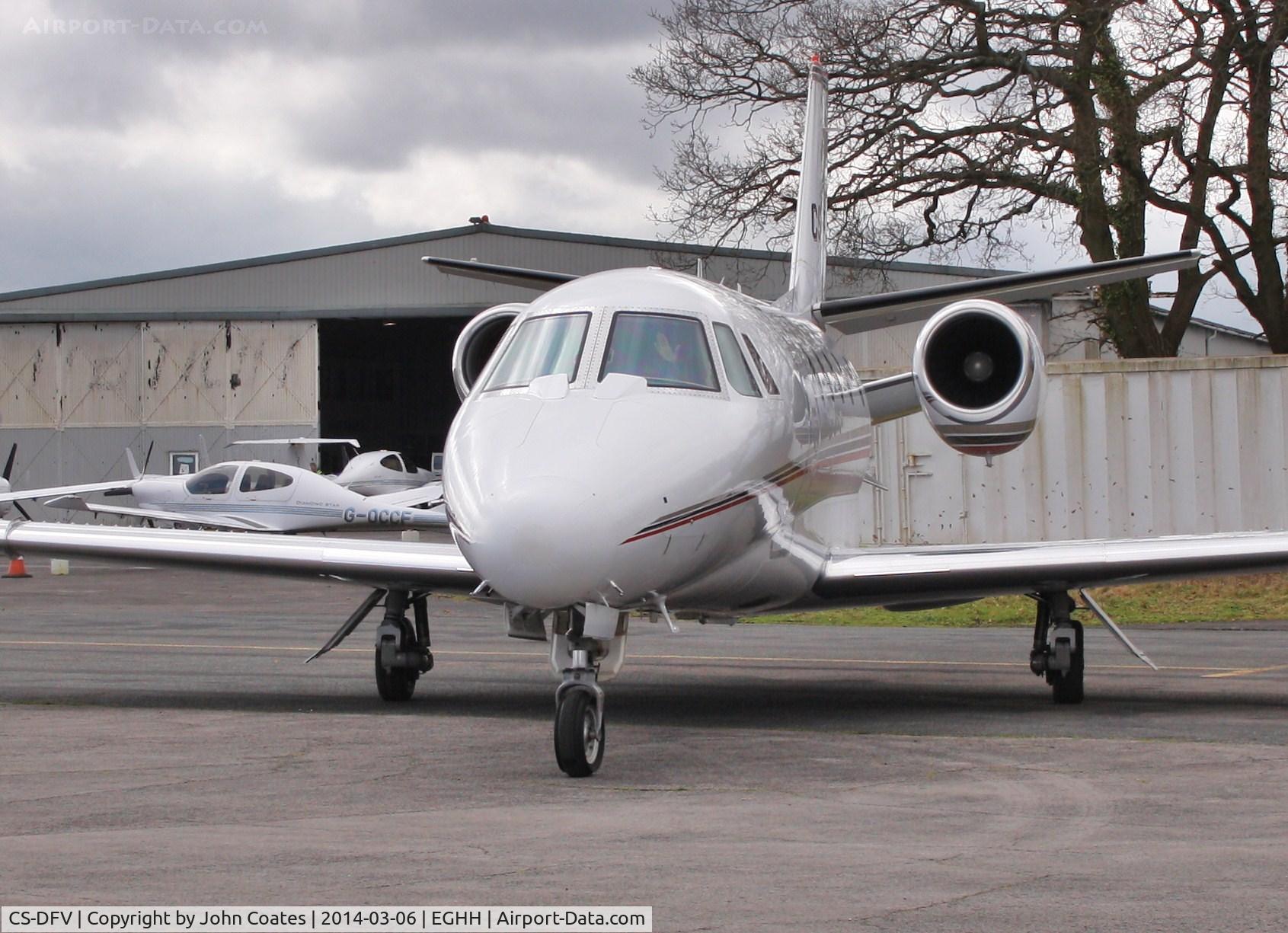 CS-DFV, 2004 Cessna 560XL Citation Excel C/N 560-5543, Turning onto a busy apron