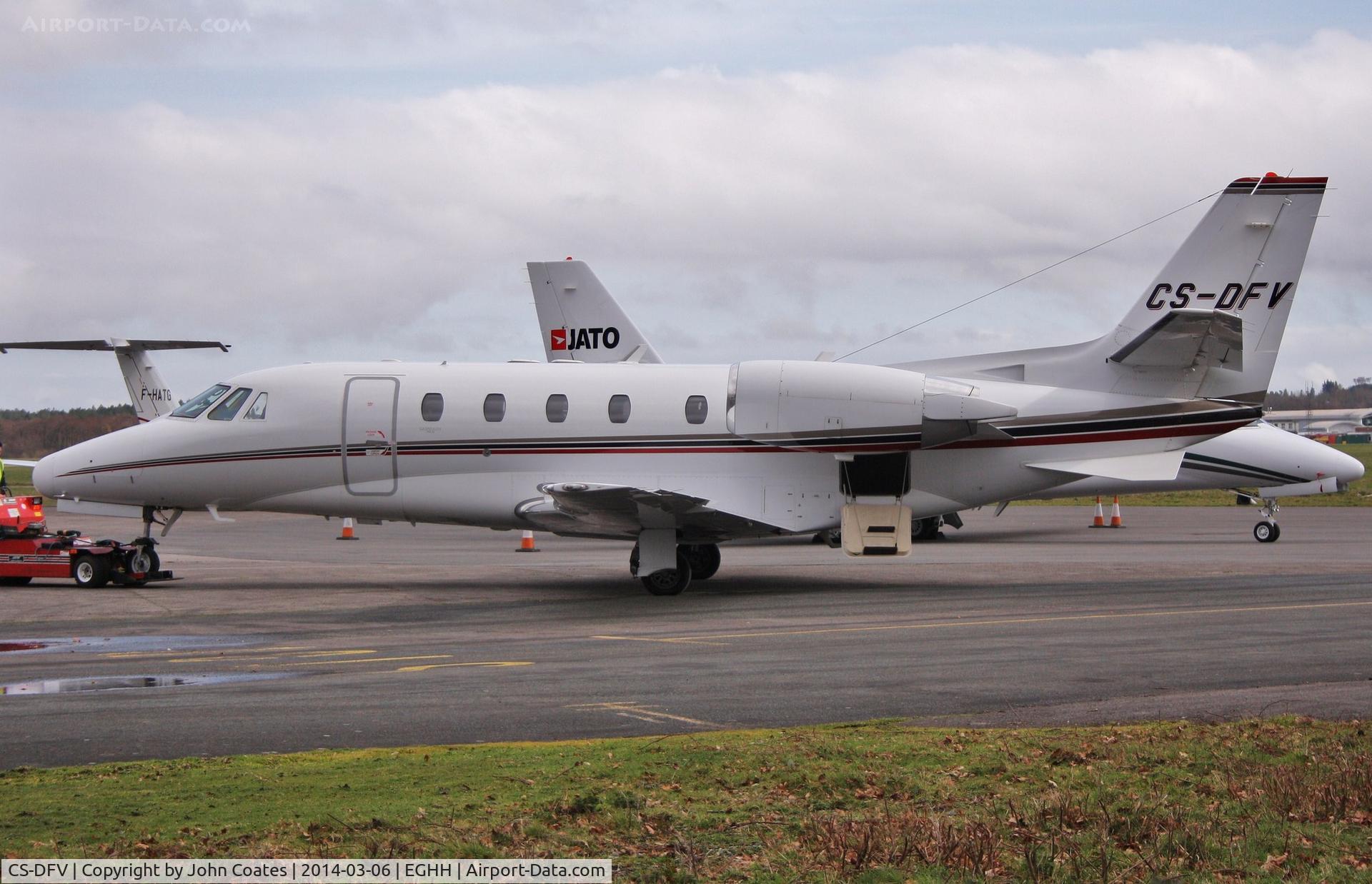 CS-DFV, 2004 Cessna 560XL Citation Excel C/N 560-5543, Being turned