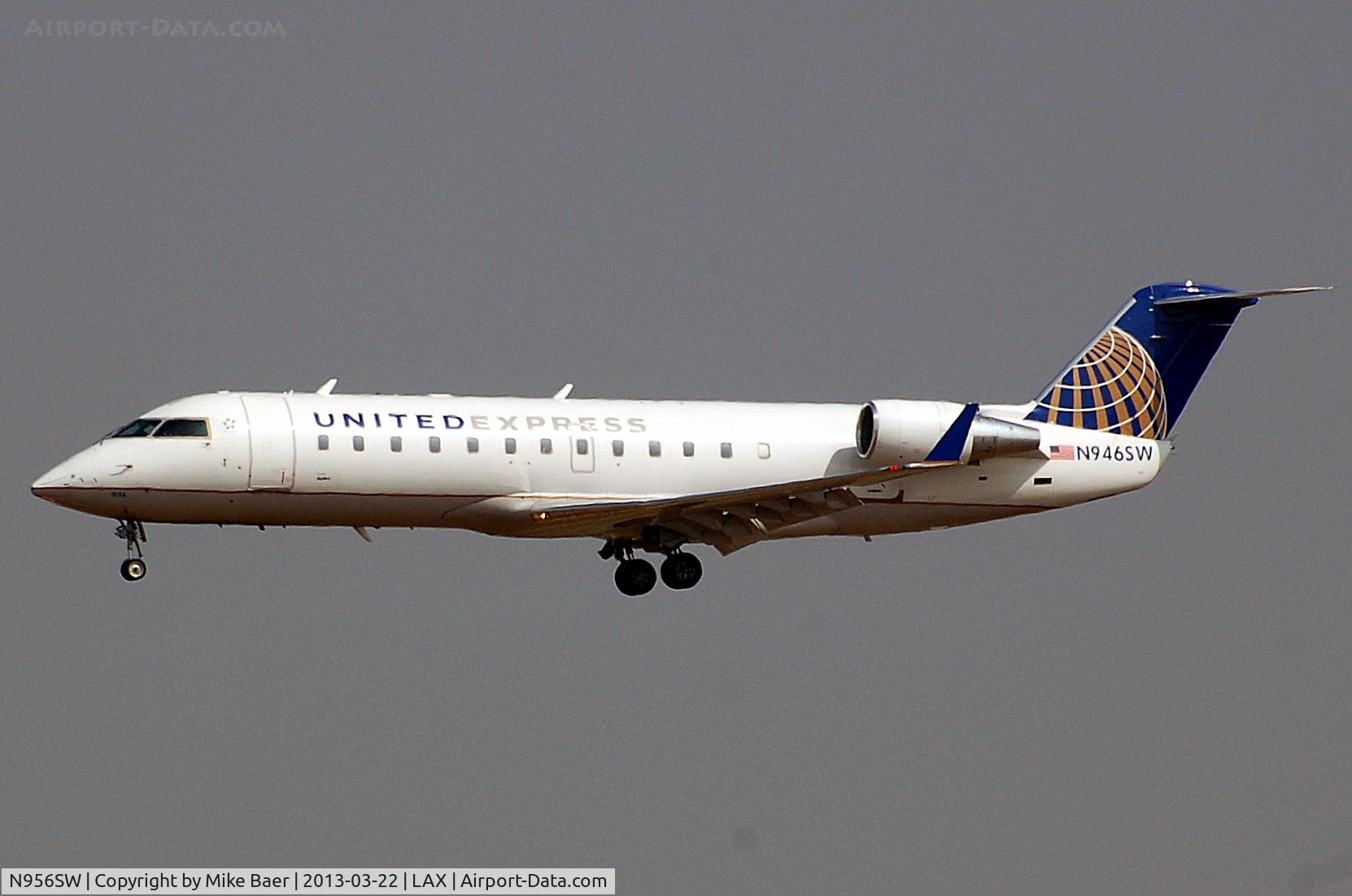 N956SW, 2003 Canadair CL-600-2B19 Regional Jet CRJ-200LR C/N 7825, N956SW @ LAX