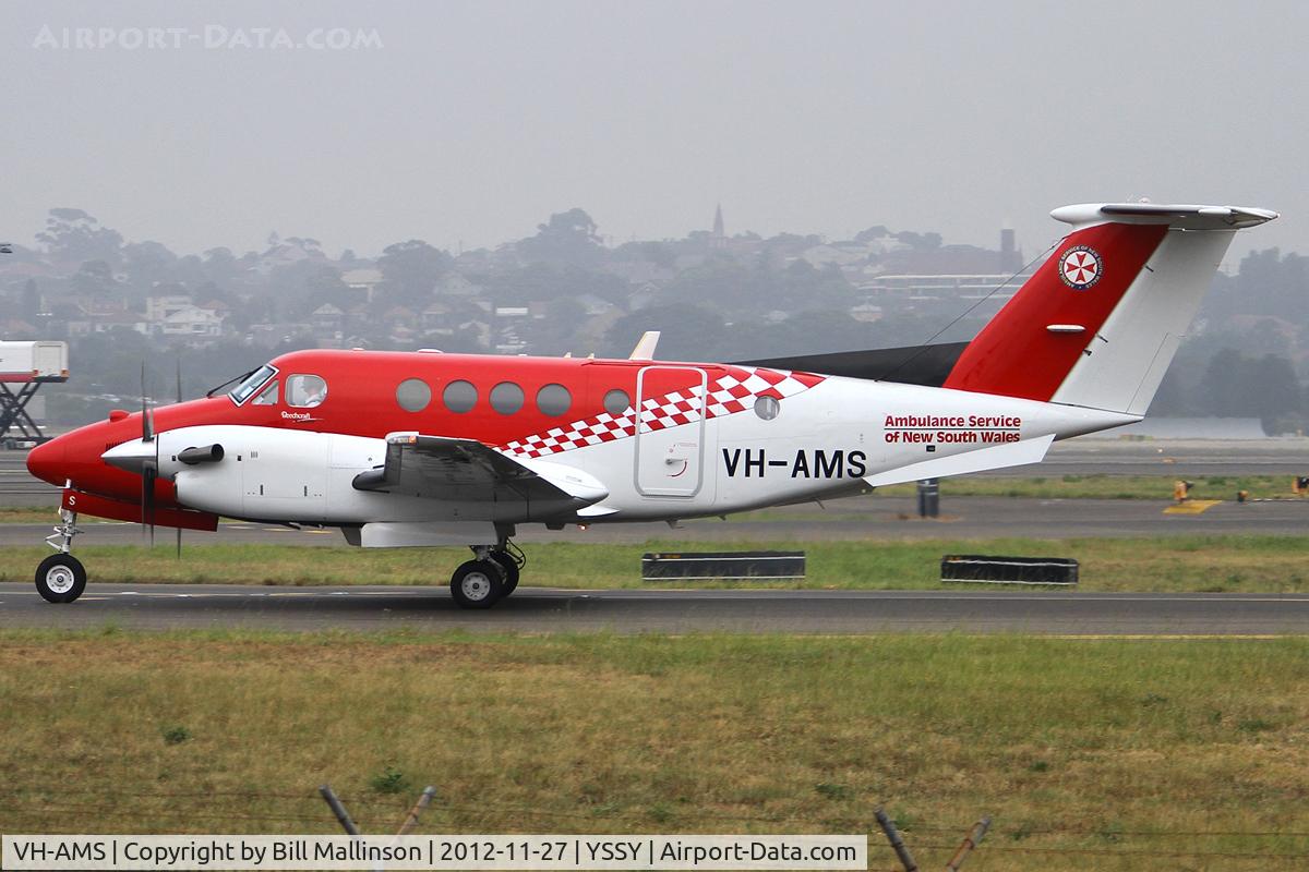 VH-AMS, 2003 Raytheon B200 King Air C/N BB-1814, taxiing to 34R