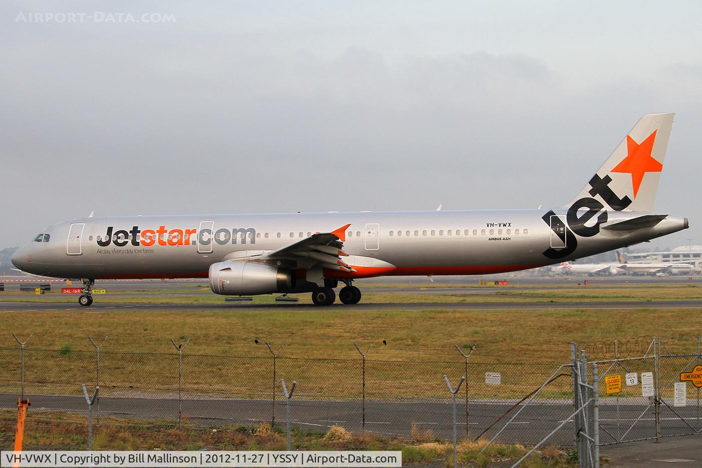 VH-VWX, 2009 Airbus A321-231 C/N 3899, taxiing to r/w