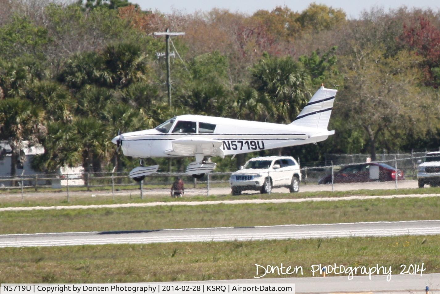 N5719U, 1969 Piper PA-28-140 C/N 28-26519, Piper Cherokee (N5719U) arrives at Sarasota-Bradenton International Airport