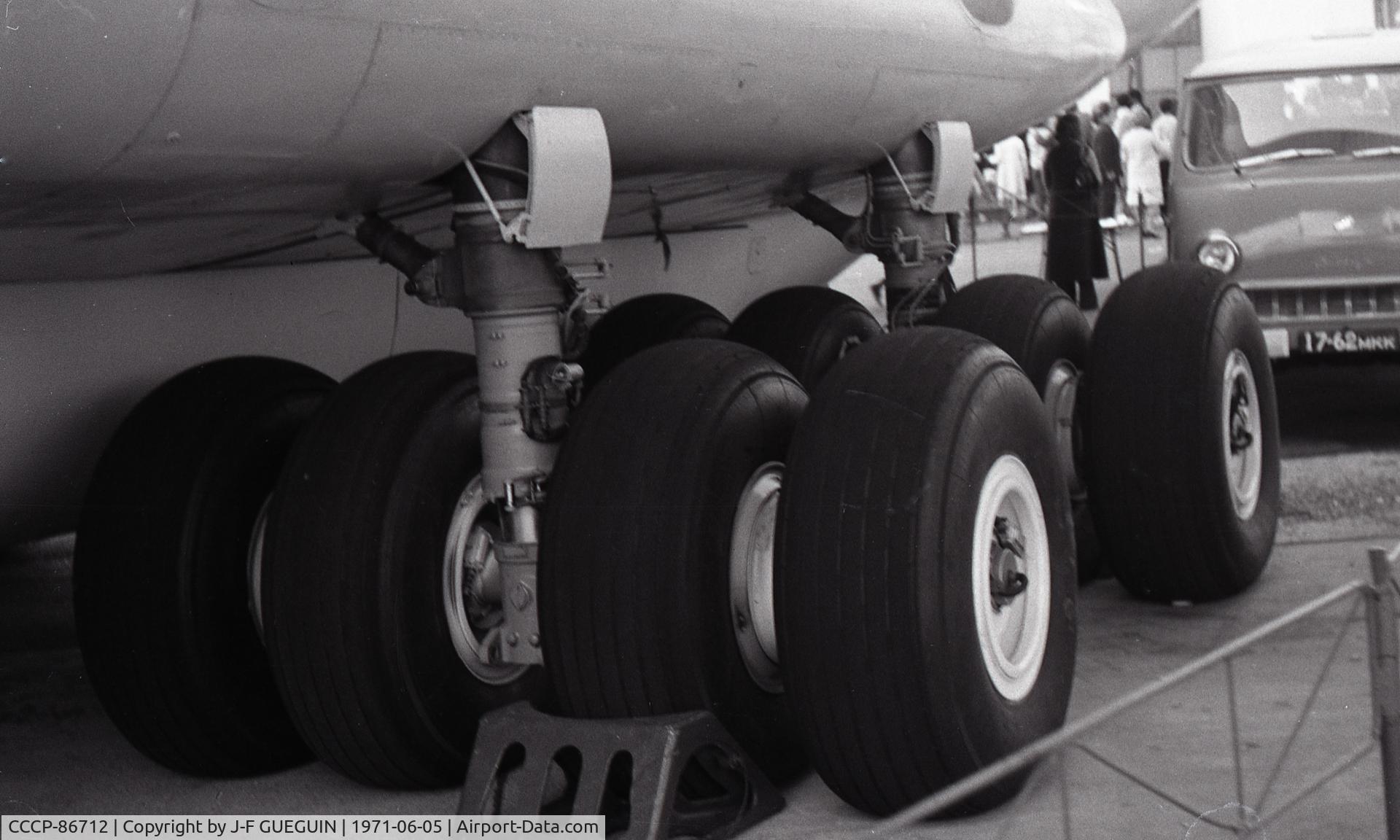 CCCP-86712, Ilyushin IL-76 C/N 01 01, On display at 1971 Paris-Le Bourget Airshow.