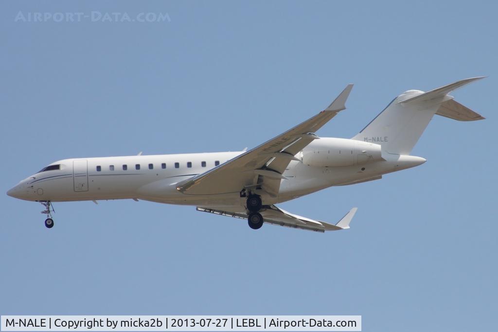 M-NALE, 2012 Bombardier BD700-1A10 Global Express C/N 9450, Landing