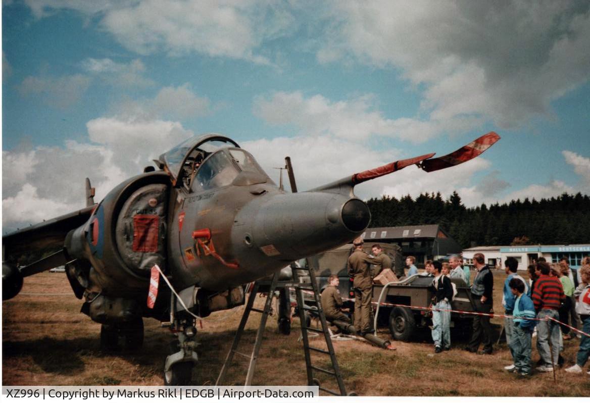 XZ996, 1991 Hawker Siddeley Harrier GR.3 C/N 712219, XZ996 also at the Airshow in Breitscheid in Germany, 1988.
Beside this GR.3, there was two Sea Harrier FRS1!! But only one FRS1 was in the Airdisplay.