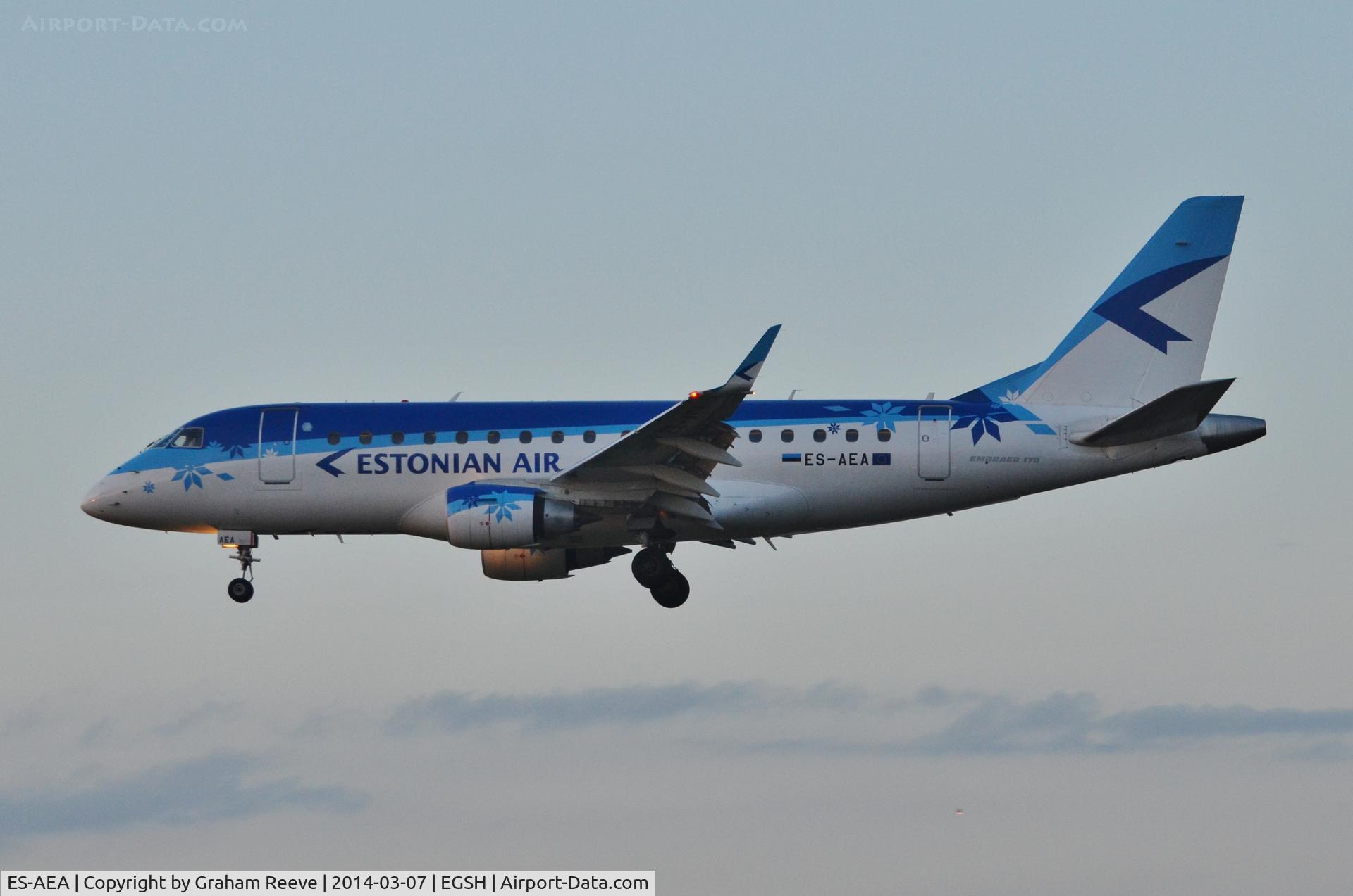 ES-AEA, 2005 Embraer 170LR (ERJ-170-100LR) C/N 17000093, About to land, late in the afternoon.