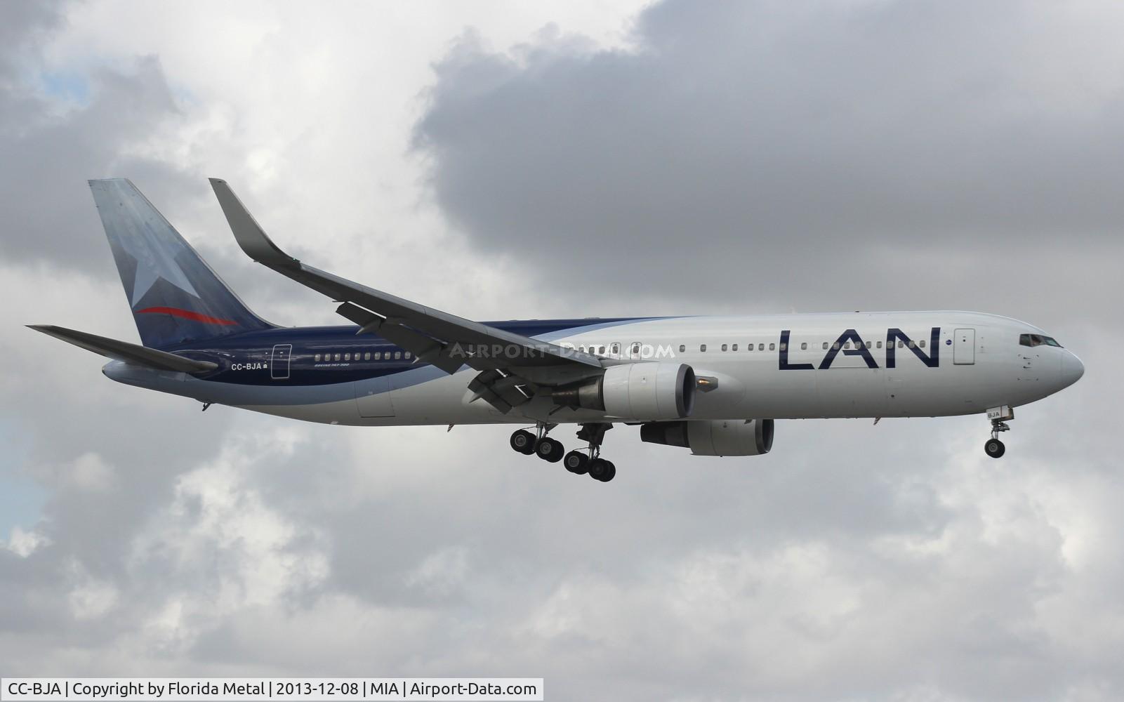 CC-BJA, 1996 Boeing 767-316/ER C/N 26329, LAN 767-300