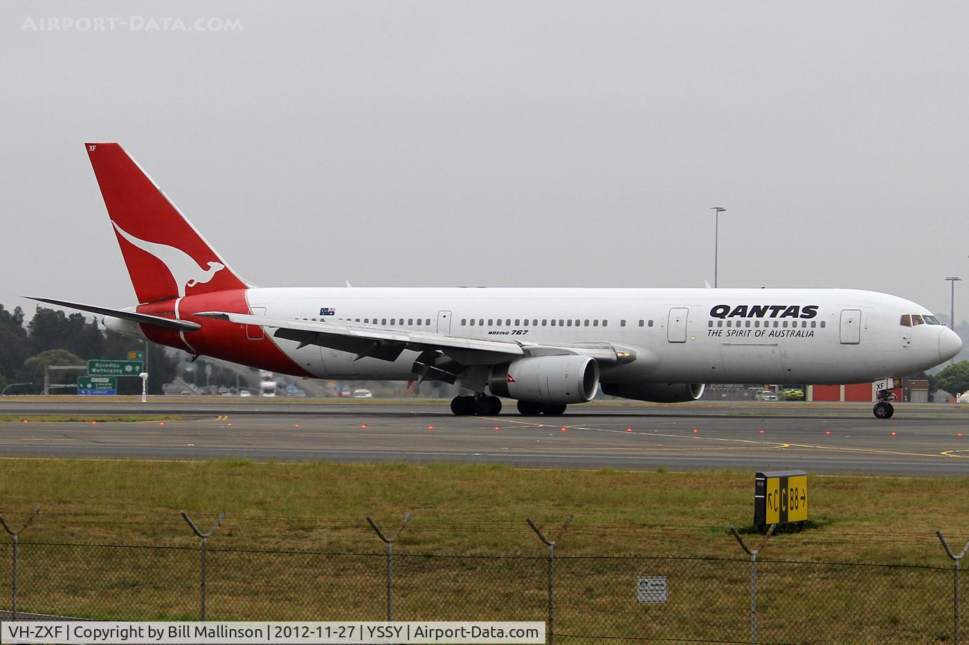 VH-ZXF, 1991 Boeing 767-336 C/N 25203, taxiing from 34R
