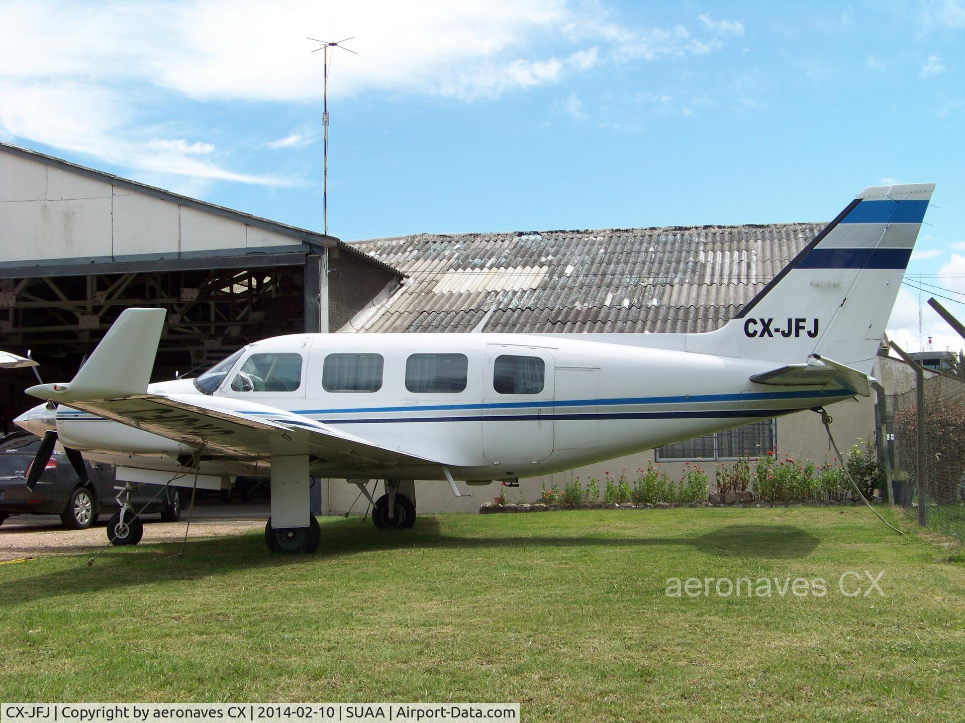 CX-JFJ, Piper PA-31-310 Navajo C/N 31-7912083, En Aeropuerto Angel S.Adami.