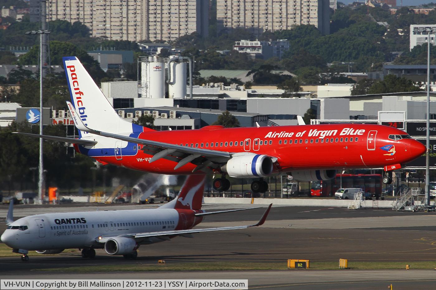 VH-VUN, 2007 Boeing 737-8BK C/N 29676, bout to kiss 16R