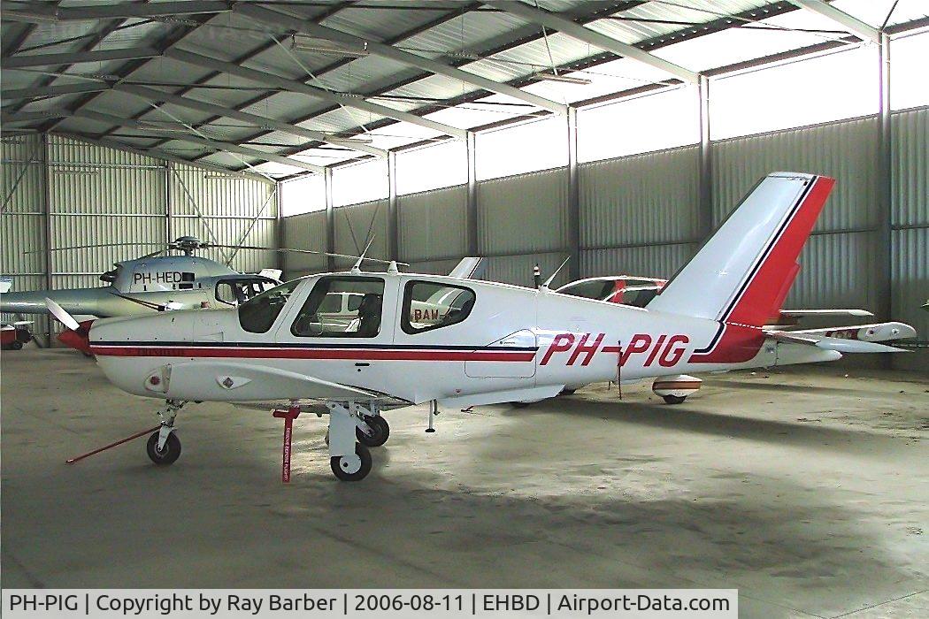 PH-PIG, Socata TB-20 C/N 1053, Socata TB-20 Trinidad [1053] Budel-Kempen~PH 11/08/2006