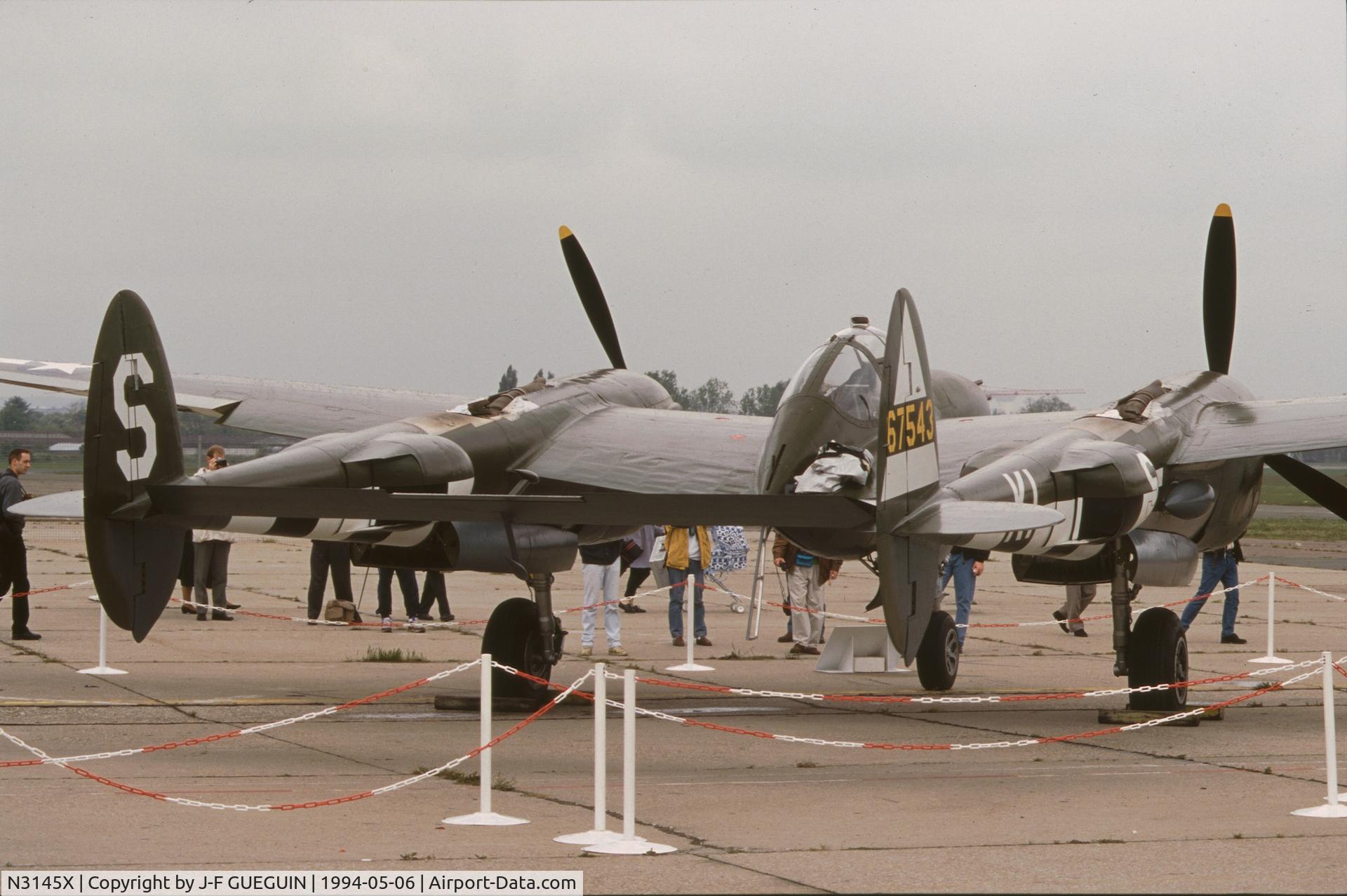 N3145X, 1943 Lockheed P-38J Lightning C/N 2054, On display at Le Bourget Airport (1er Salon de l'Aviation Ancienne), painted with serial 42-67916 and code KI-S (55th F. Sq., 20th F. Gr.).