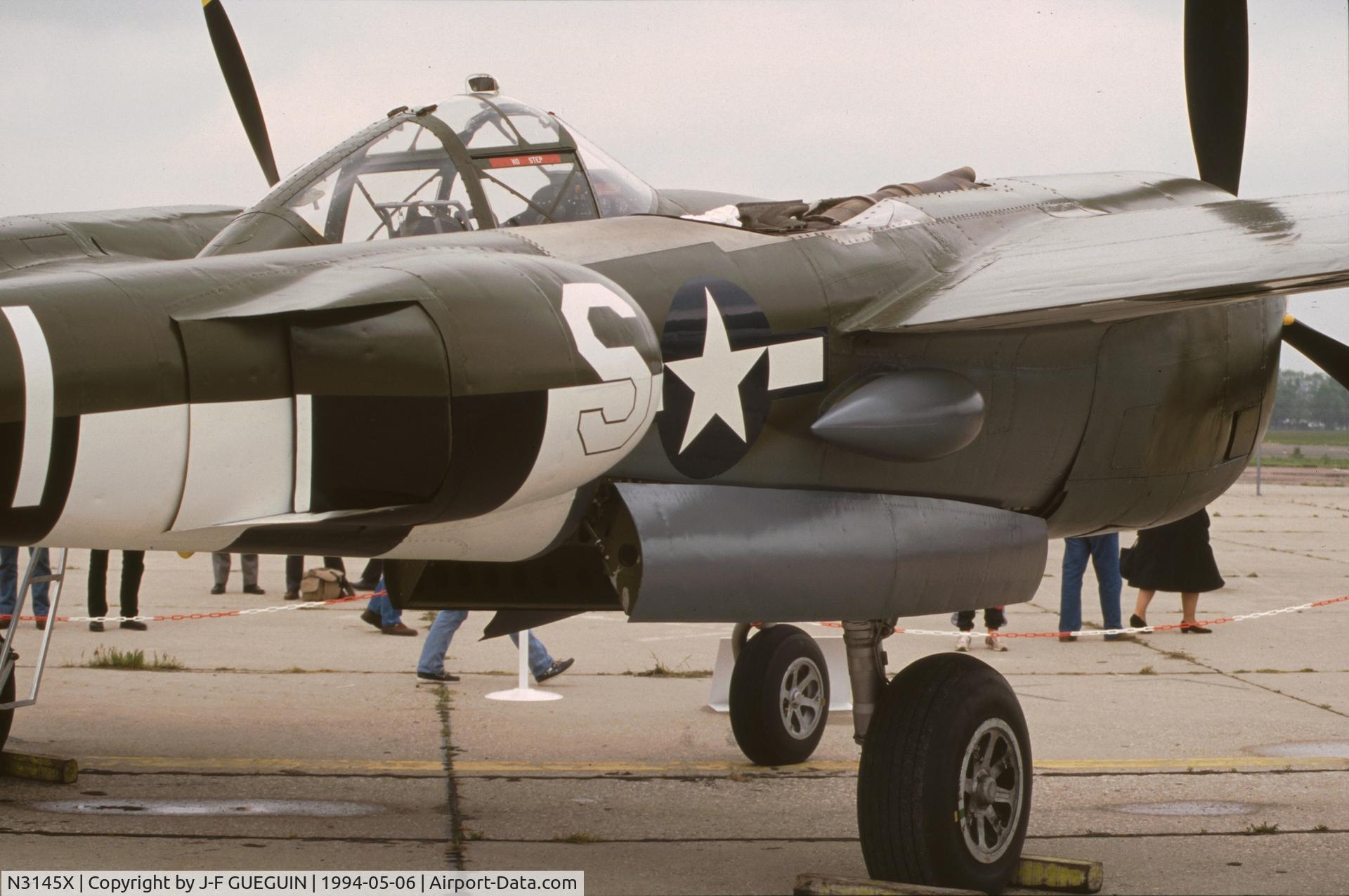 N3145X, 1943 Lockheed P-38J Lightning C/N 2054, On display at Le Bourget Airport (1er Salon de l'Aviation Ancienne), painted with serial 42-67916 and code KI-S (55th F. Sq., 20th F. Gr.).