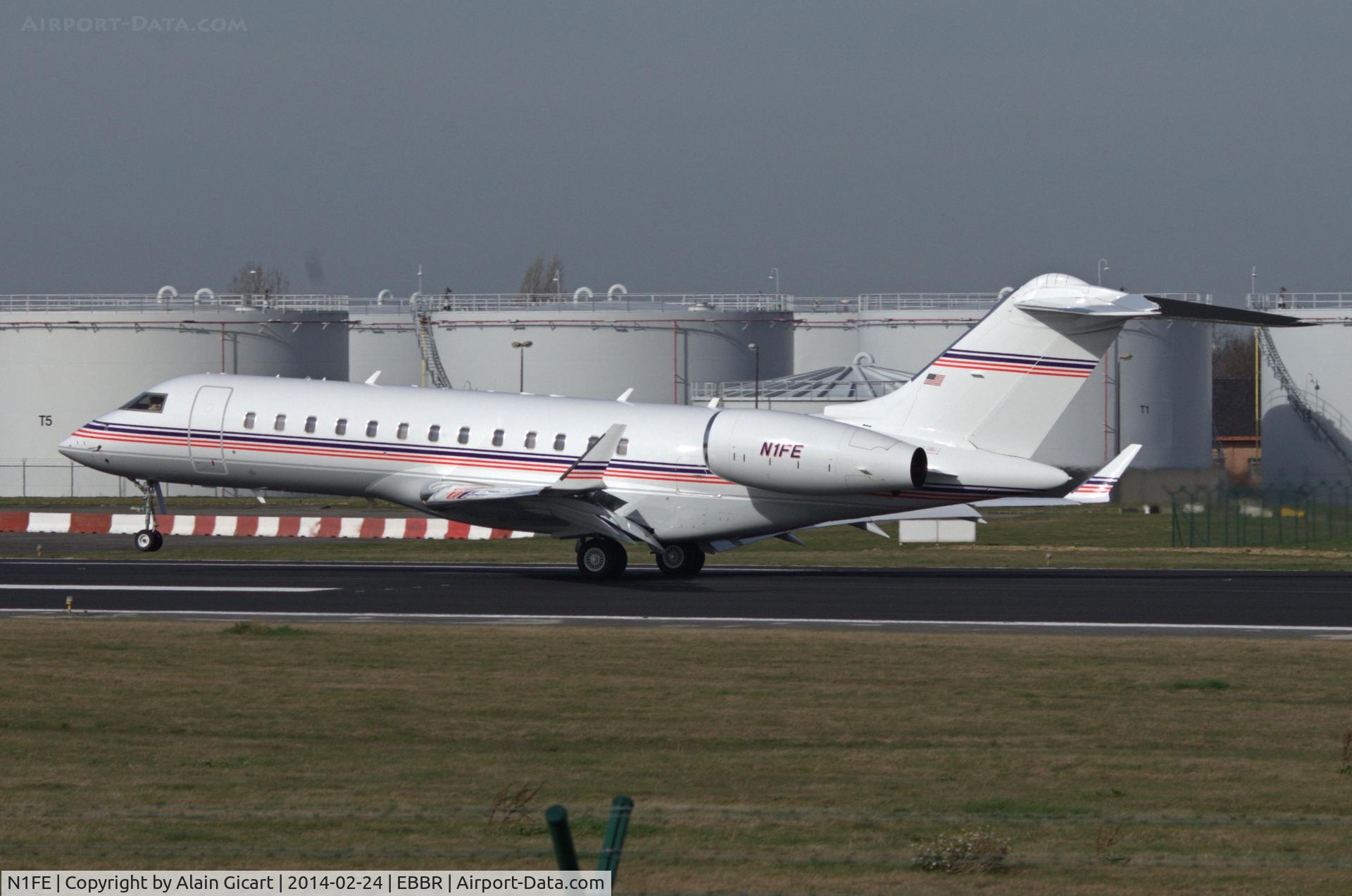 N1FE, 2001 Bombardier BD-700-1A10 Global Express C/N 9091, Landing