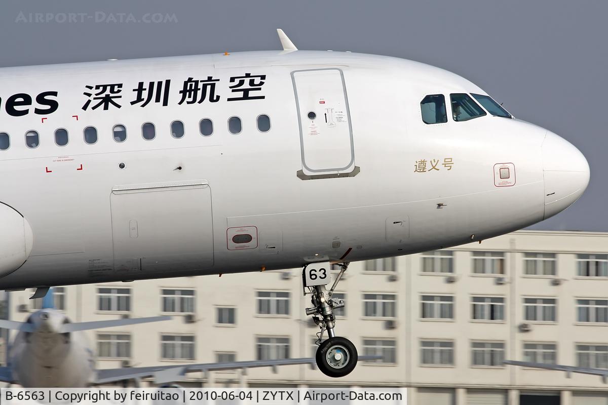B-6563, 2009 Airbus A320-214 C/N 3698, Landing RWY24