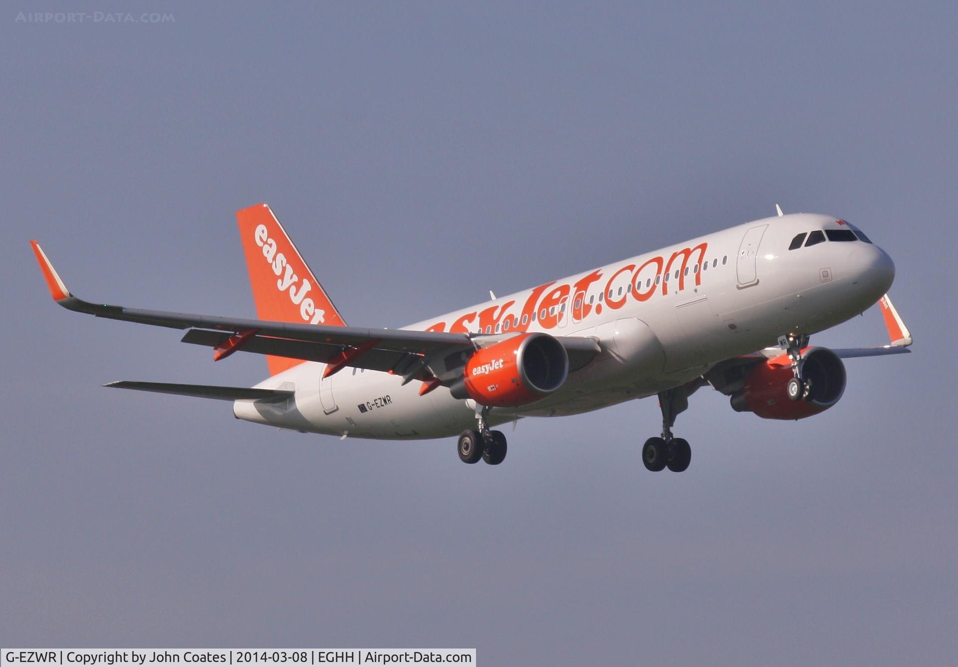 G-EZWR, 2014 Airbus A320-214 C/N 5981, Arriving from Geneva...with Sharklets!