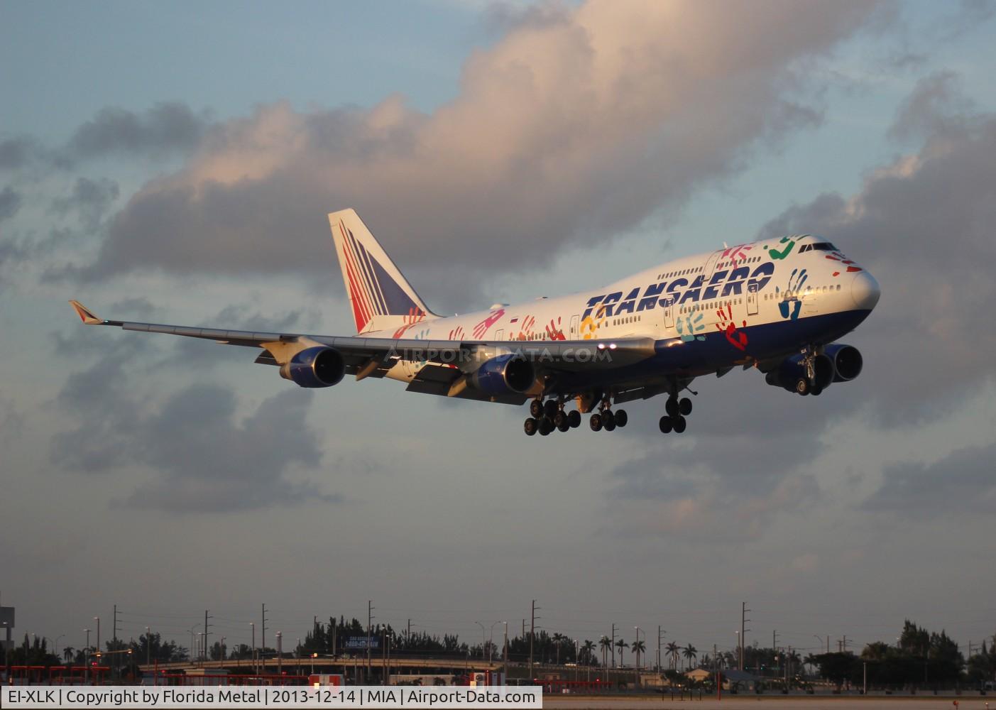 EI-XLK, 2000 Boeing 747-412 C/N 29950, Transaero 747-400 with painted hands