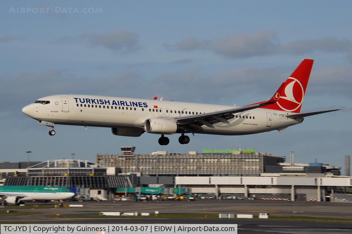 TC-JYD, 2012 Boeing 737-9F2/ER C/N 40978, arriving on the afternoon service from Istanbul