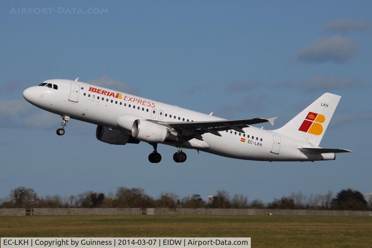 EC-LKH, 1999 Airbus A320-214 C/N 1101, airborne for Madrid