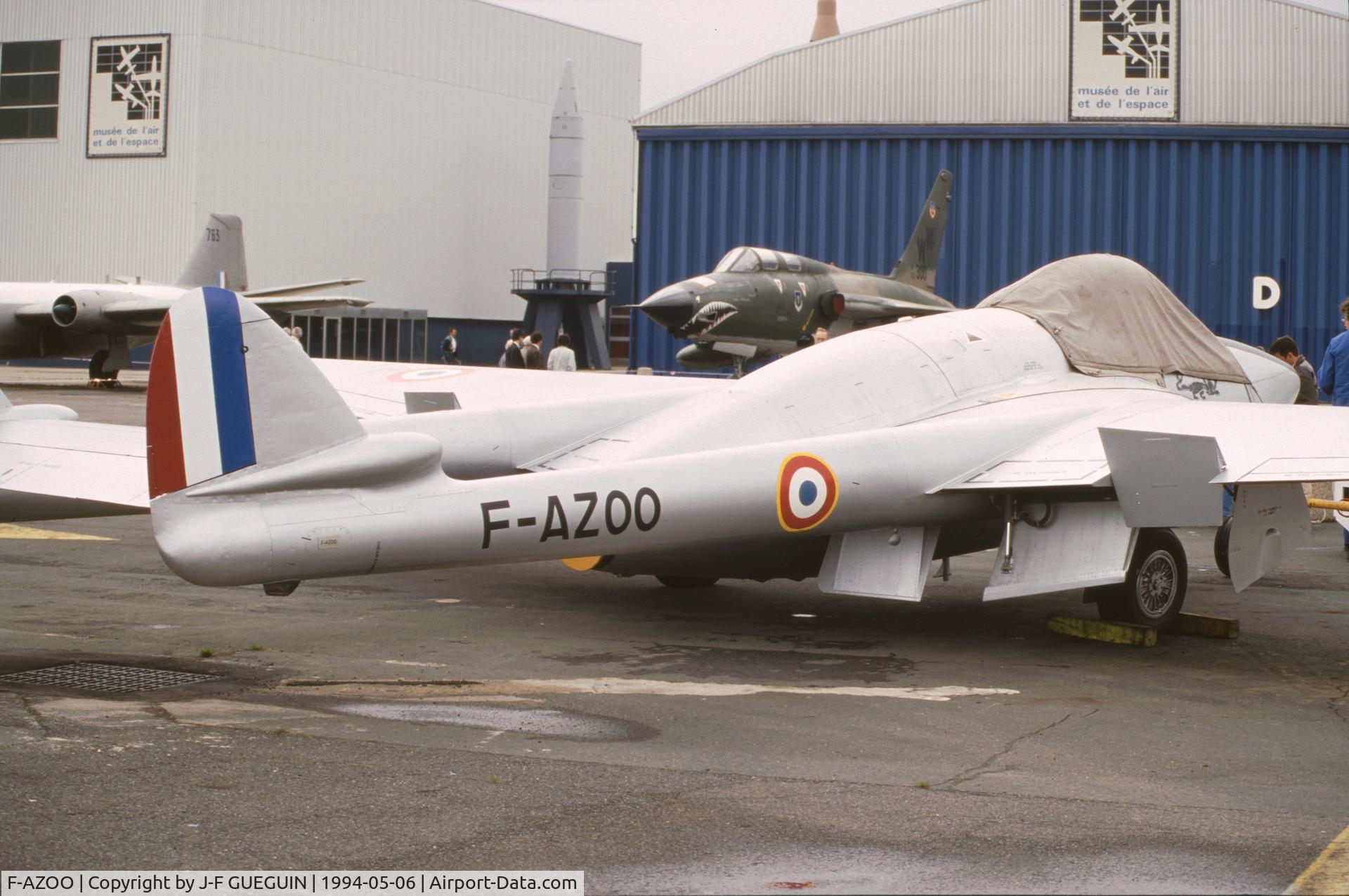 F-AZOO, De Havilland (FFA) Vampire FB.6 (DH-100) C/N 636, On display at Paris-Le Bourget Airport (1er Salon de l'Aviation Ancienne) with French code DU-J; aircraft built under licence and assembled by Eidgenössisches Flugzeugwerk (Fabrique Fédérale d’Avions) in Emmen (Switzerland)
