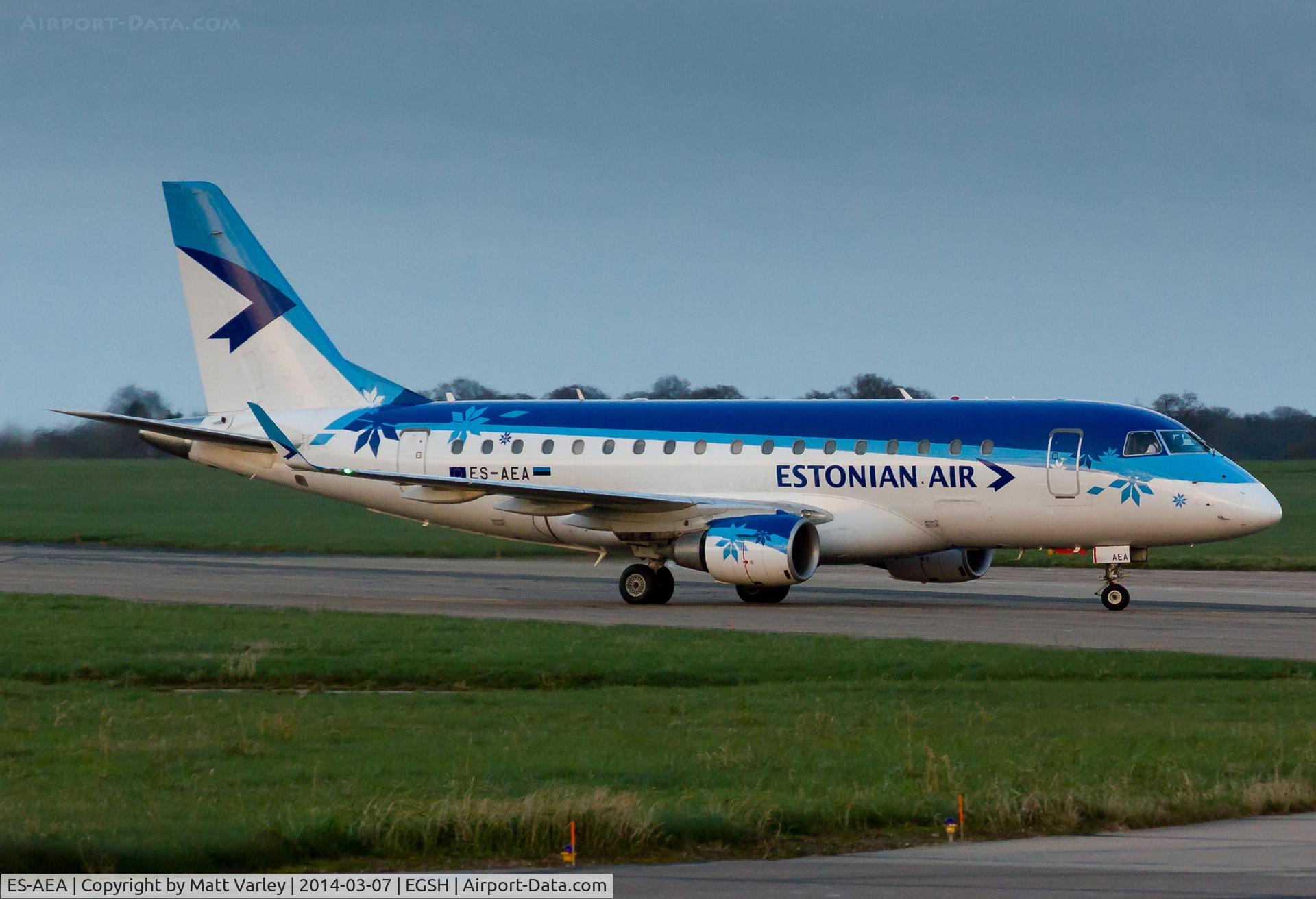 ES-AEA, 2005 Embraer 170LR (ERJ-170-100LR) C/N 17000093, taxiing to stand 8 at NWI after sun down....